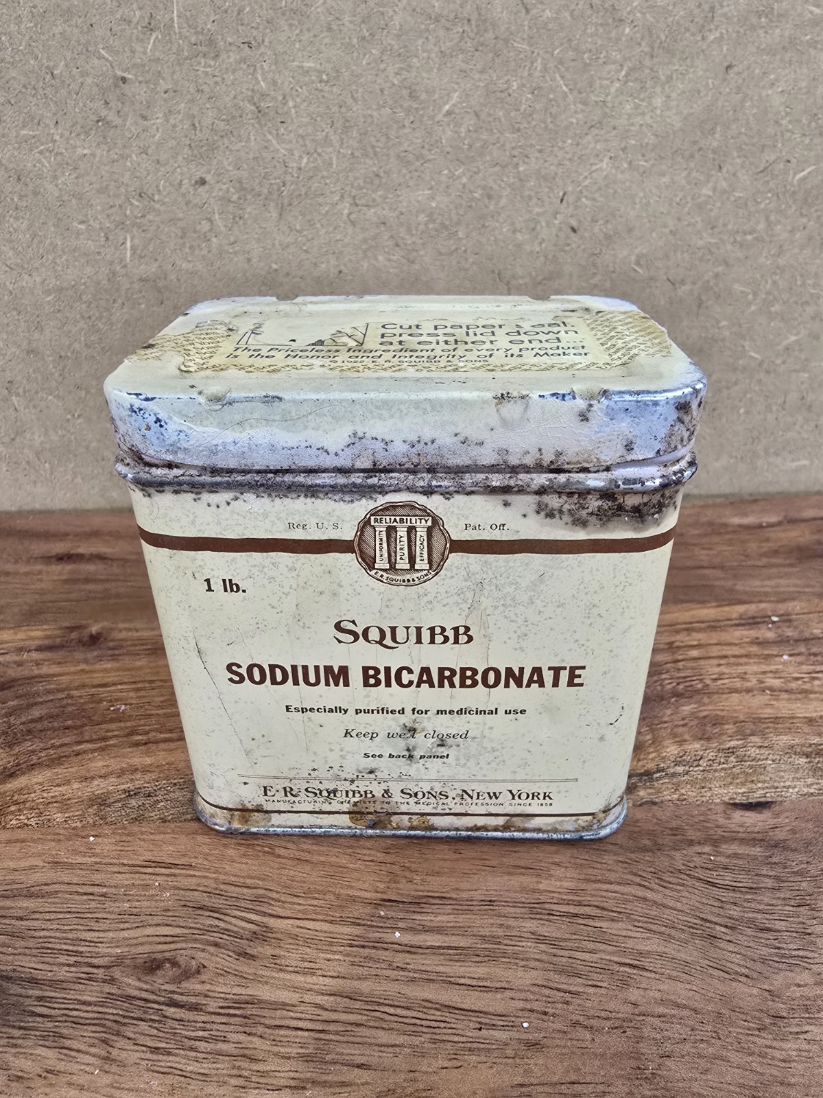 Vintage Advertising Pharmaceutical Tin Squibb Sodium Bicarbonate Antacid Laxativ