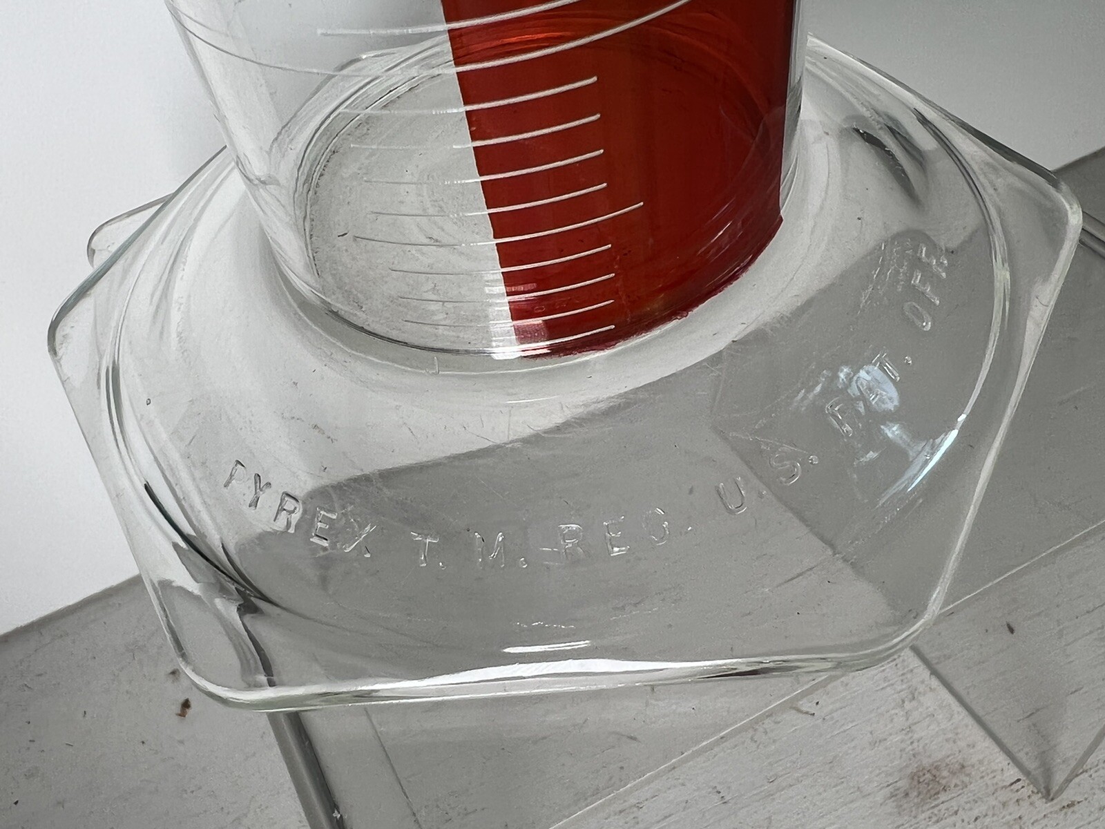 Vtg 1000 ML 20c Red Glass Scale Measurement Pyrex Chemistry Pharmacy Mint- NR