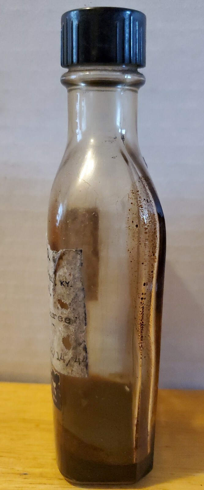 1944 PURITAN DRUG CO. LOUISVILLE KENTUCKY 4 oz COUGH SYRUP BOTTLE DR. HAWKINS