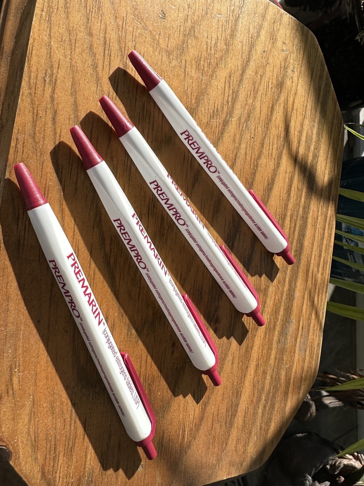 Set 4VTG Premarin Pharmaceutical Drug Rep Clicker Style Pen Red White Black Ink