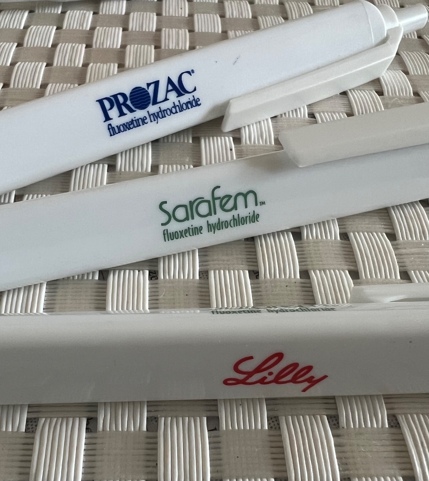 One Drug Rep Pharmaceutical Memorabilia Plastic PROZAC Pen, NOS