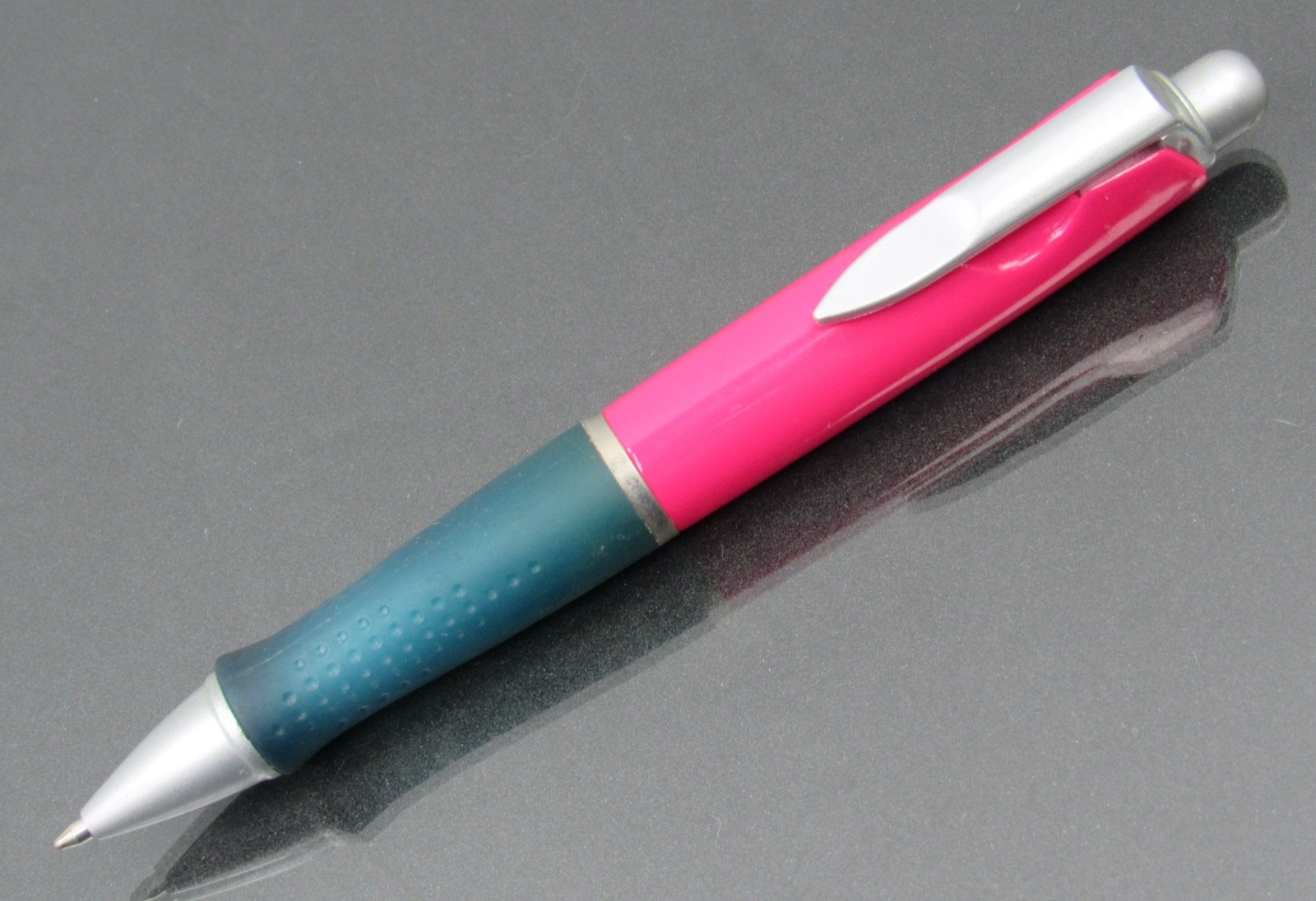 Rare Big Bold Pink & Blue Vigamox PEN Drug Rep Pharmaceutical Promo Advertising