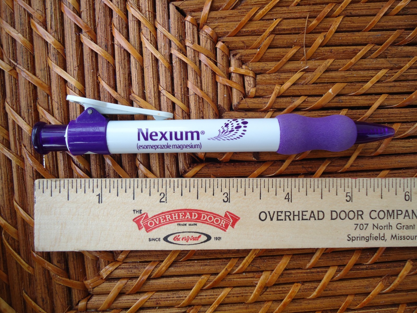 Nexium Drug Rep Pen Clip Note Holder Handle Purple White Soft Grip Retractable