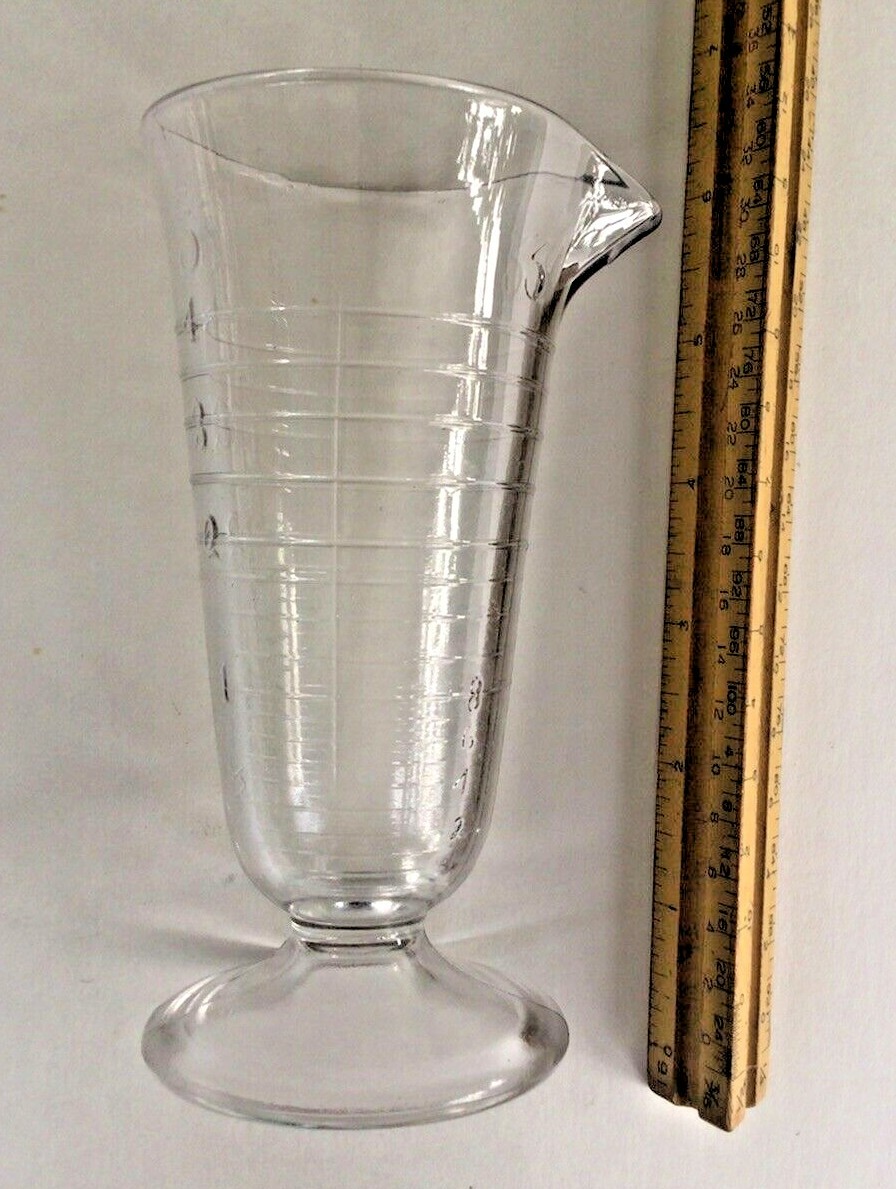 Vintage 1930/40’s FOOTED PHARMACY MEASURING BEAKER Size 5 1/4” Tall W/Pour Spout