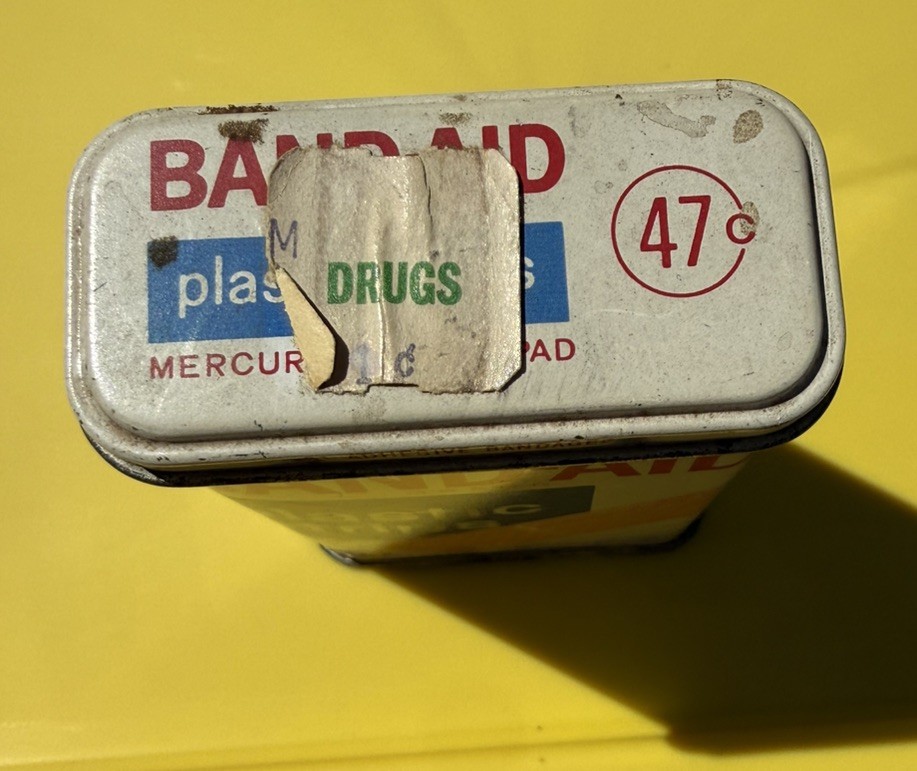 Vintage Band-Aid Plastic Strips Metal Tin Johnson & Johnson 49c Code 5614 USA