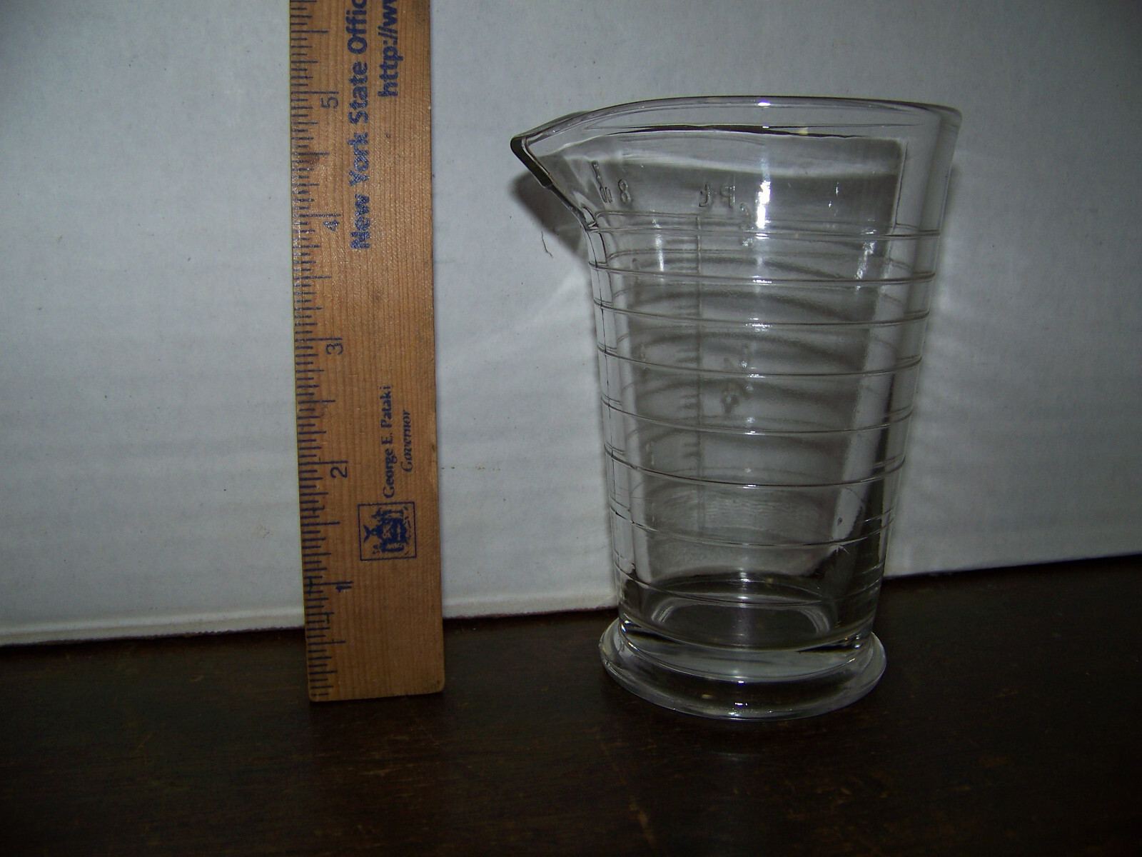 Apothecary Pharmacy Footed Measuring Beaker pharmacy Glass pour spout 8oz 5″