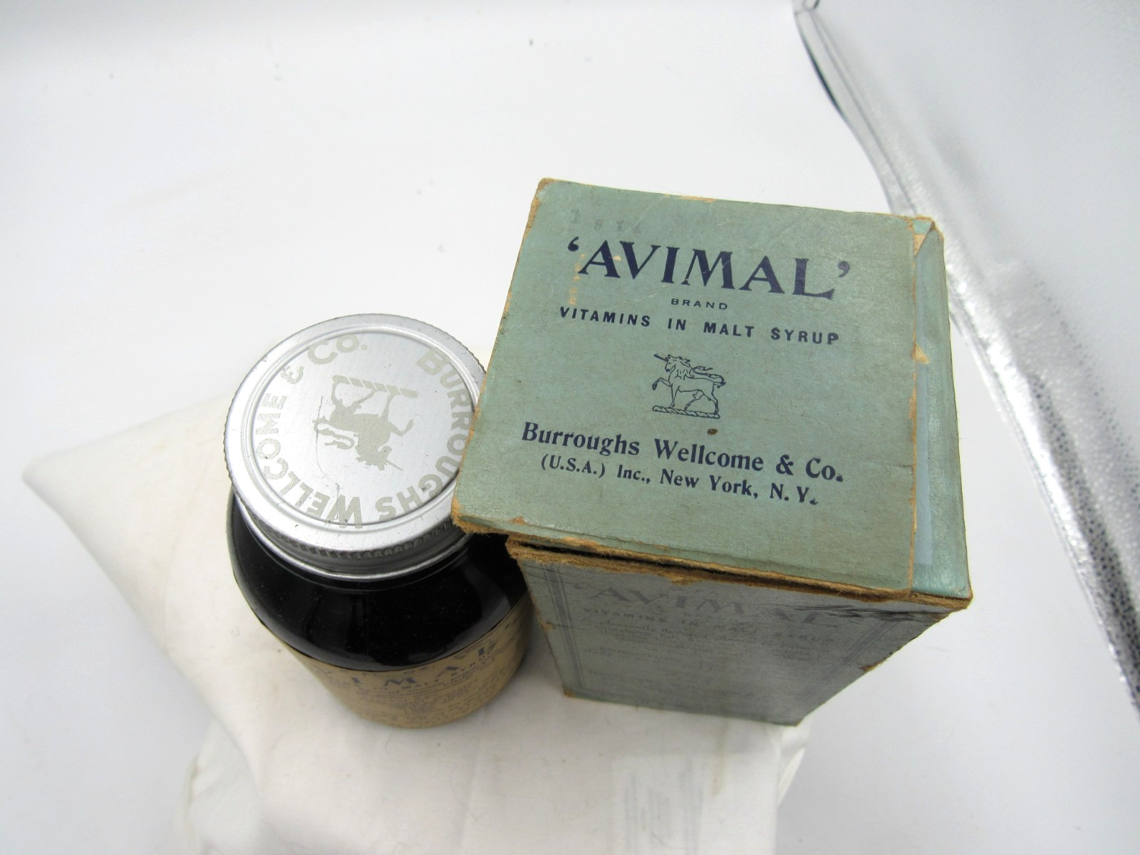 BW – 1940’s Burroughs Wellcome Avimal Tuckahoe NY 4 3/8 ” Amber Medicine bottle