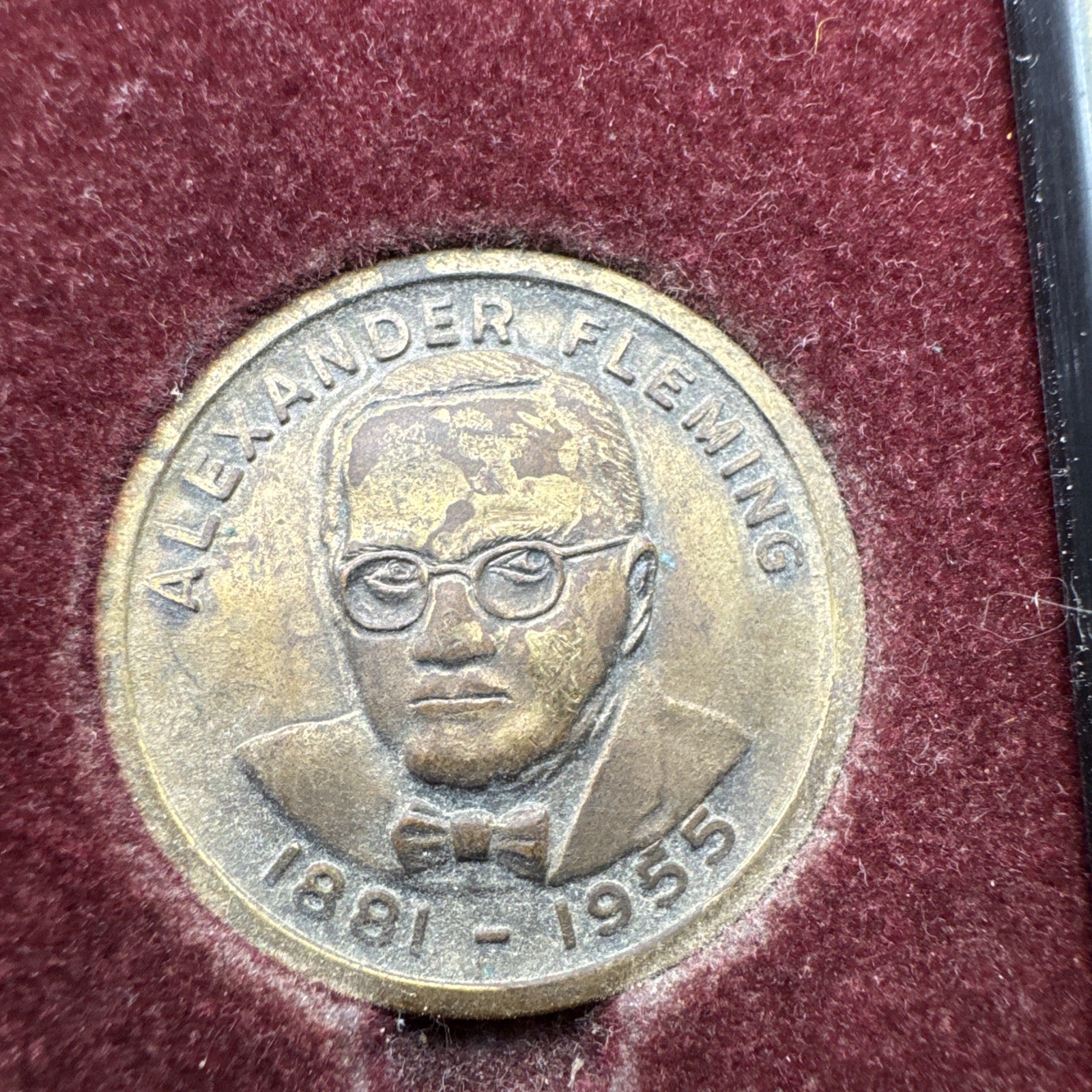 RARE Eli Lilly & Co Coins PIONEERS IN THE FIGHT AGAINST INFECTIOUS DISEASE FRAME