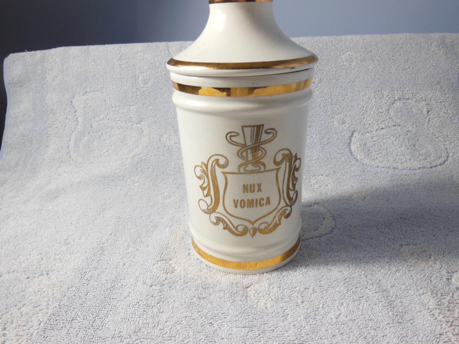 VINTAGE PHARMACY NUX VOMICA APOTHECARY CANISTER JAR WITH LID OWENS ILLINOIS