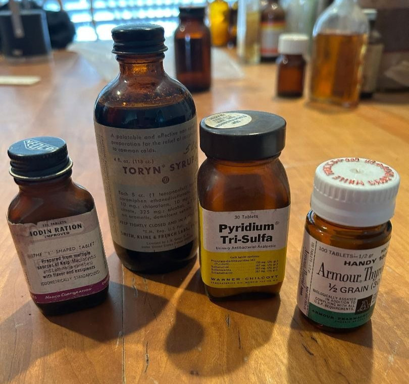 4 glass medicine bottles, Thyroid, Iodin ration, Pyridium Tri-Sulfa, Toryn Syrup