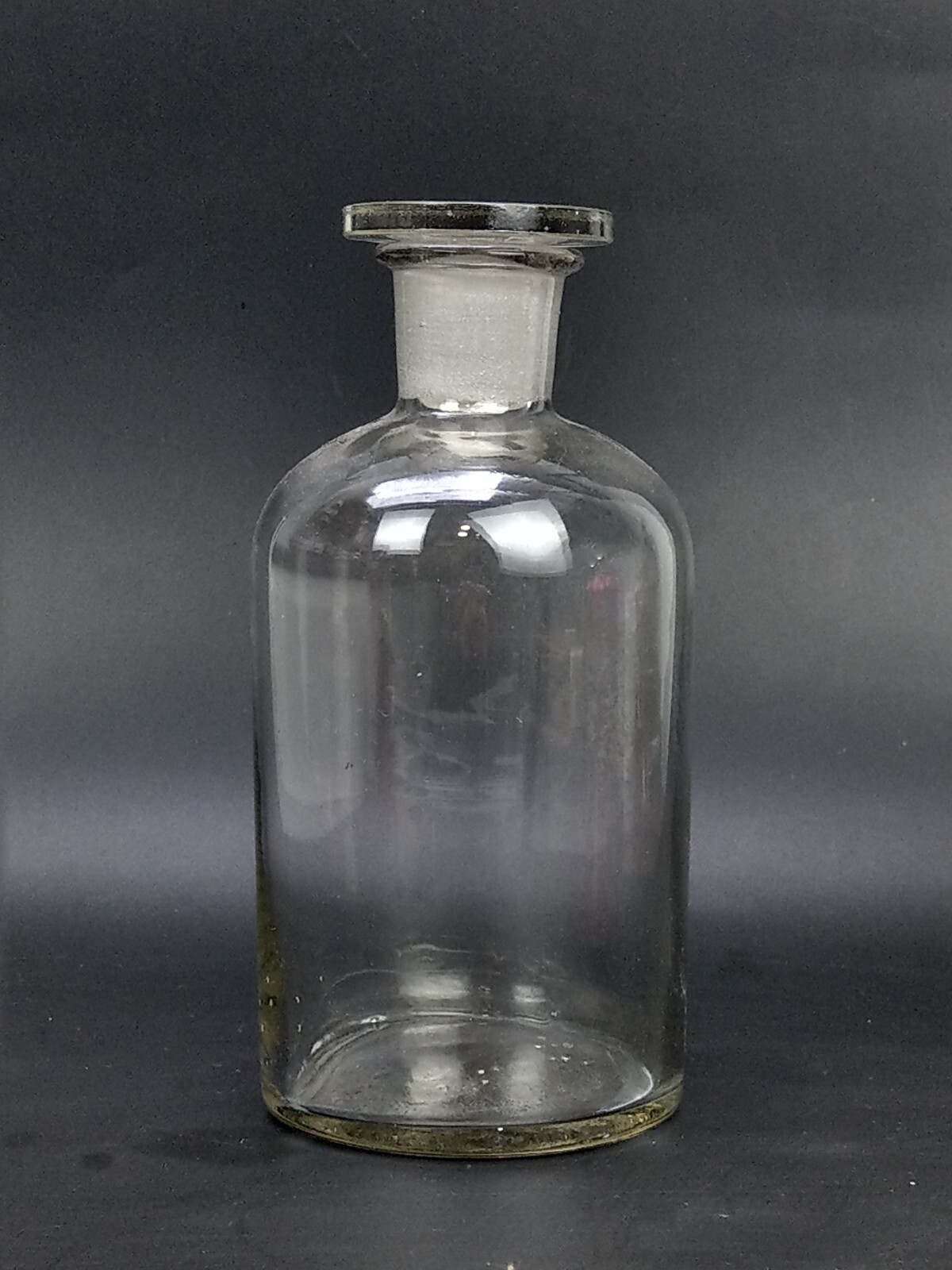 Antique chemist clear bottle with flat stopper This clear glass bottle from the