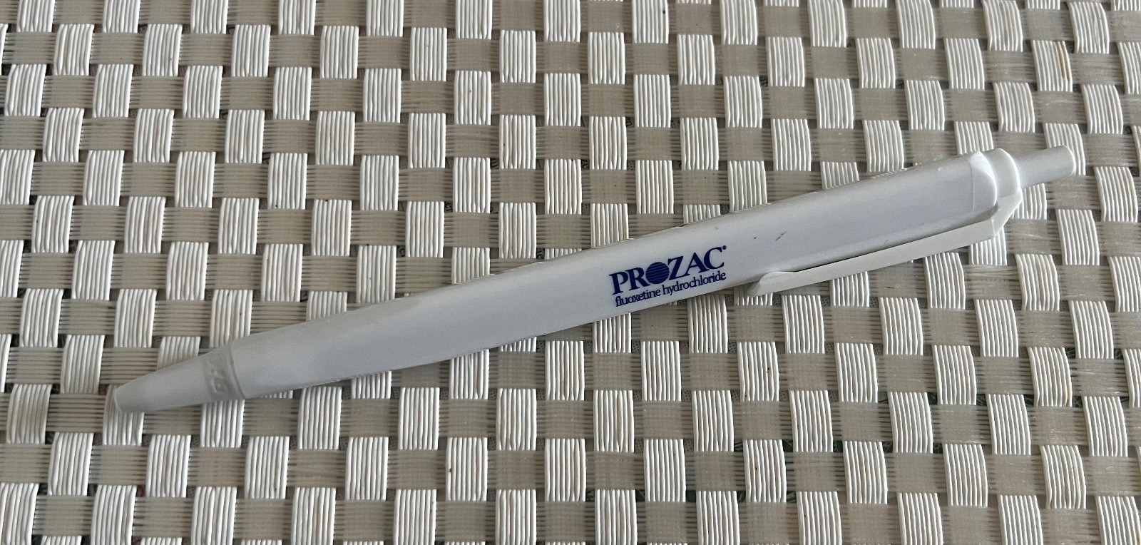 One Drug Rep Pharmaceutical Memorabilia Plastic PROZAC Pen, NOS