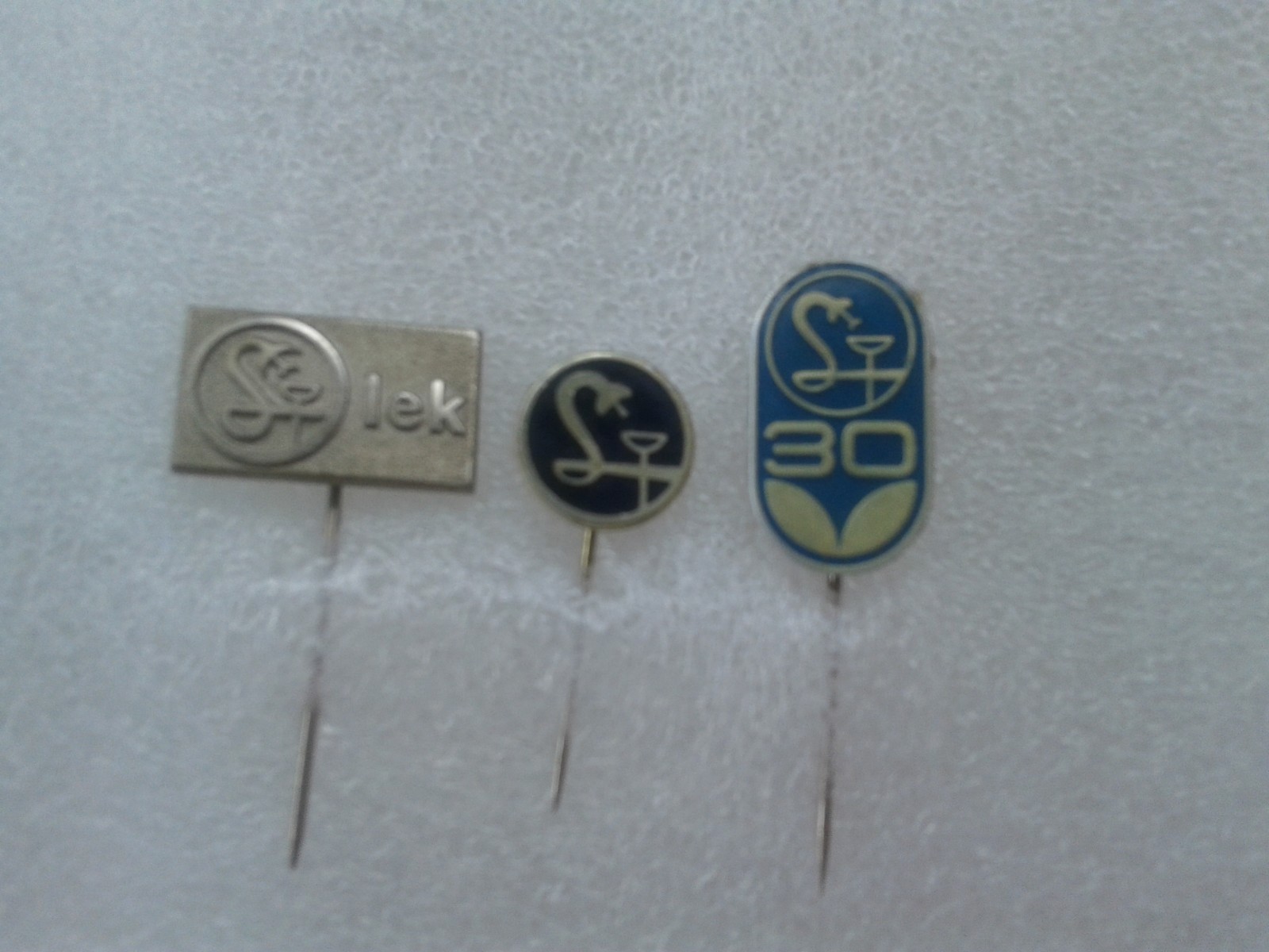 3 PINS-SANDOZ PFARMACEUTICAL-RARE-BADGE