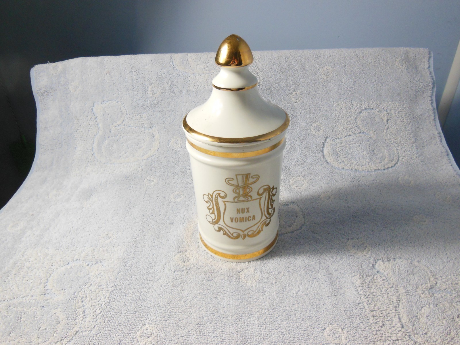 VINTAGE PHARMACY NUX VOMICA APOTHECARY CANISTER JAR WITH LID OWENS ILLINOIS