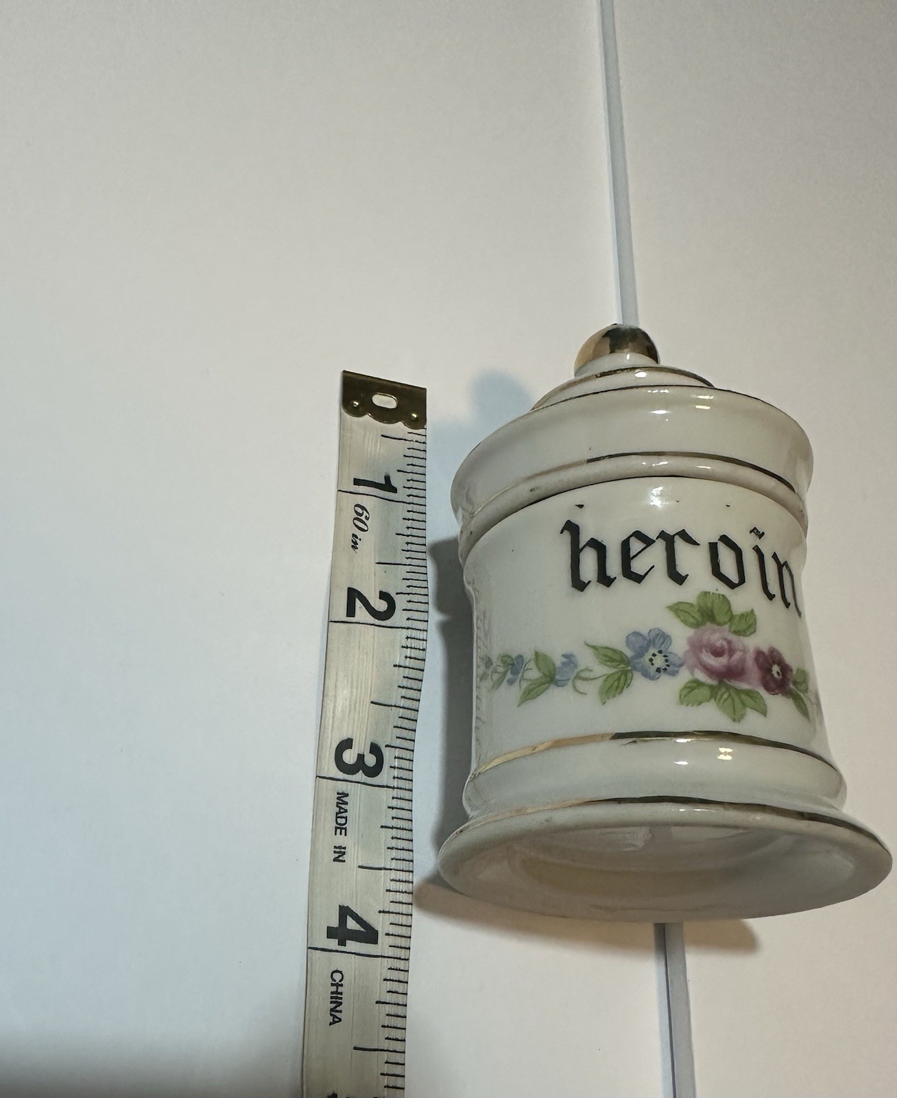 Vintage Porcelain Heroin Apothecary Pharmacy Drug Store Jar Lid Floral 3.75 in
