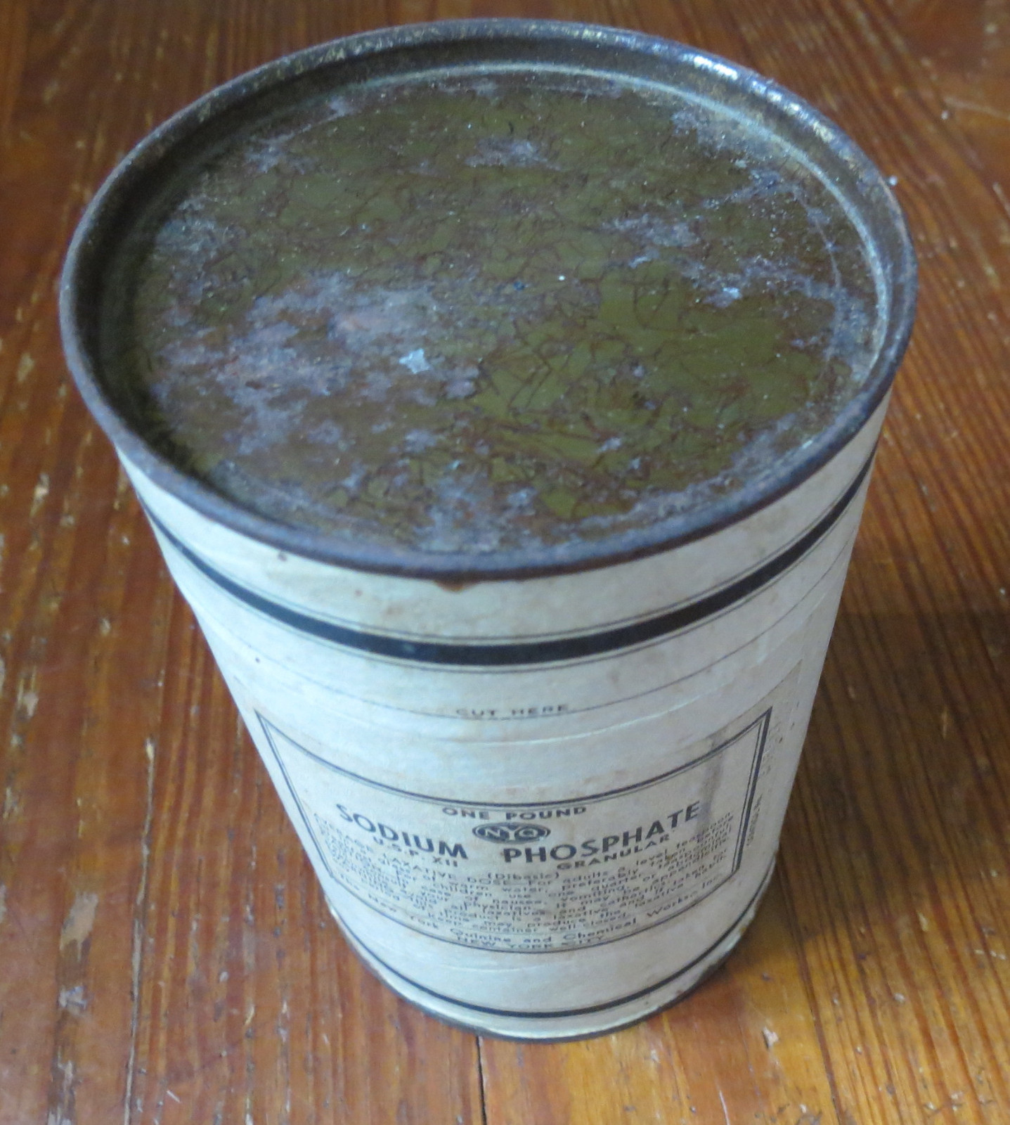 OLD NYQ – NEW YORK QUININE & CHEMICAL SODIUM PHOSPHATE CONTAINER