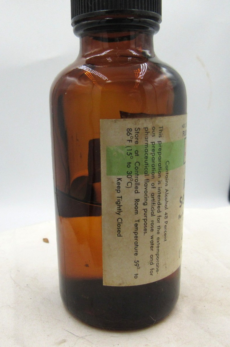 MM – 1980’s Eli Lilly Rose Soluble Indianapolis Ind 4 7/8″ Amber Medicine bottle