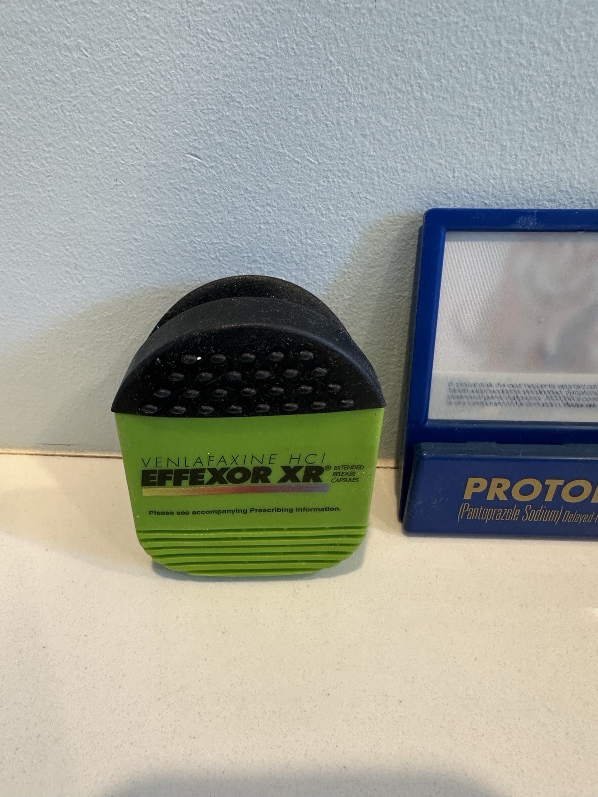 Pharmaceutical Drug Rep Promo Effexor XR + Protonix Magnetic Clips