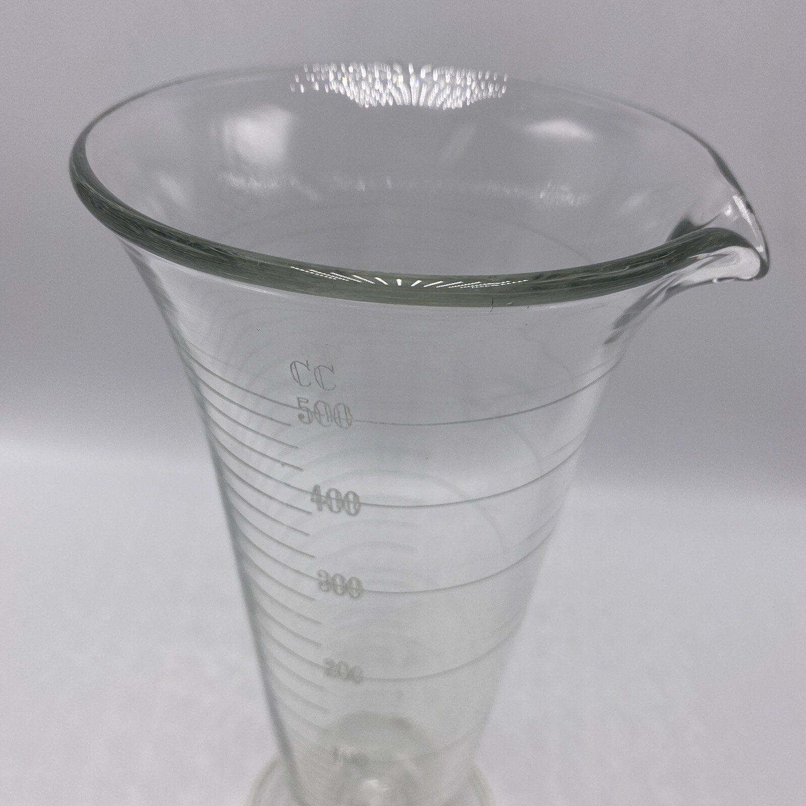 Barware Chemist Apothecary Fluted Glass Beaker Graduated 500cc 16 oz.Pour Spout