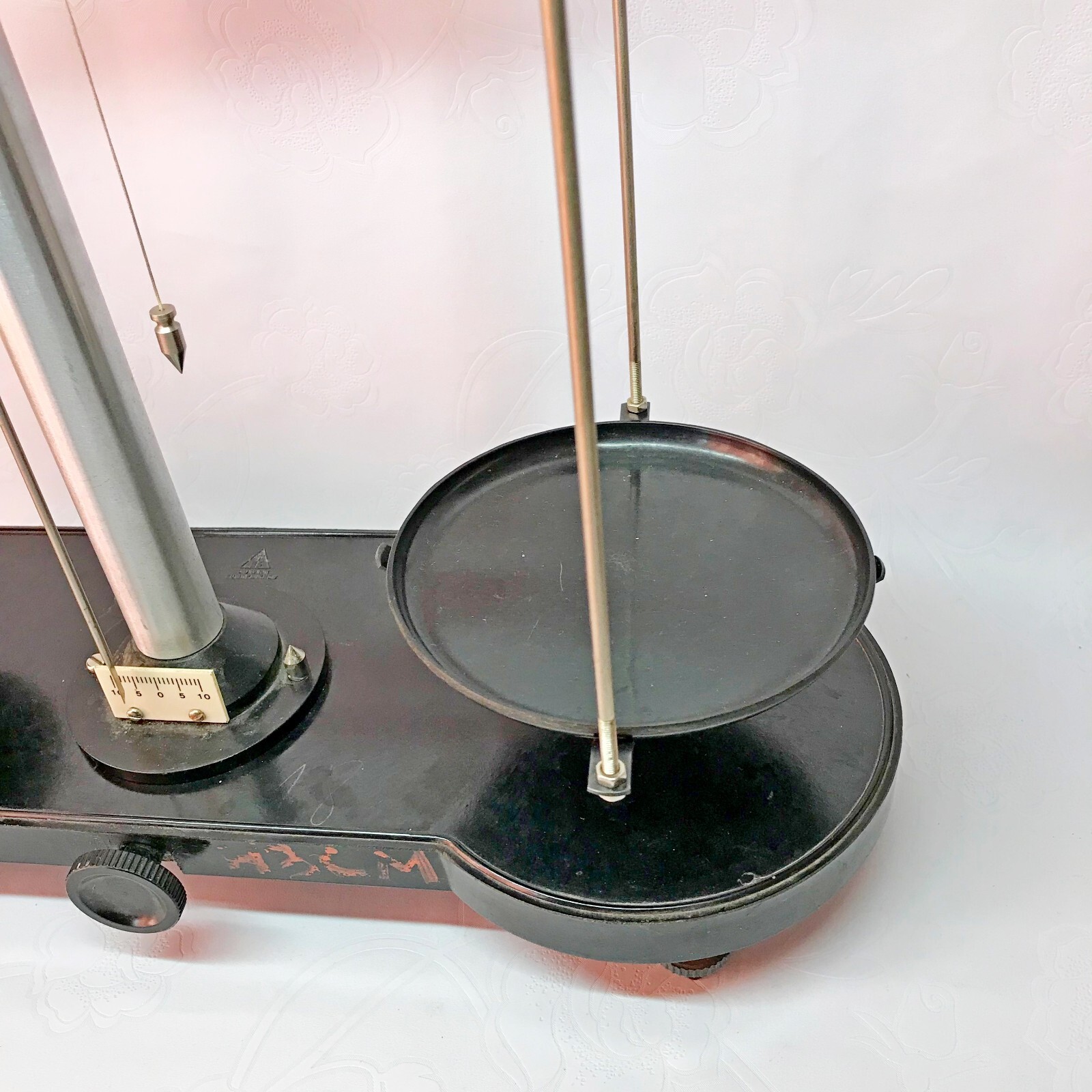 vintage pharmacy scales Kofardzhiev – Laboratory scales