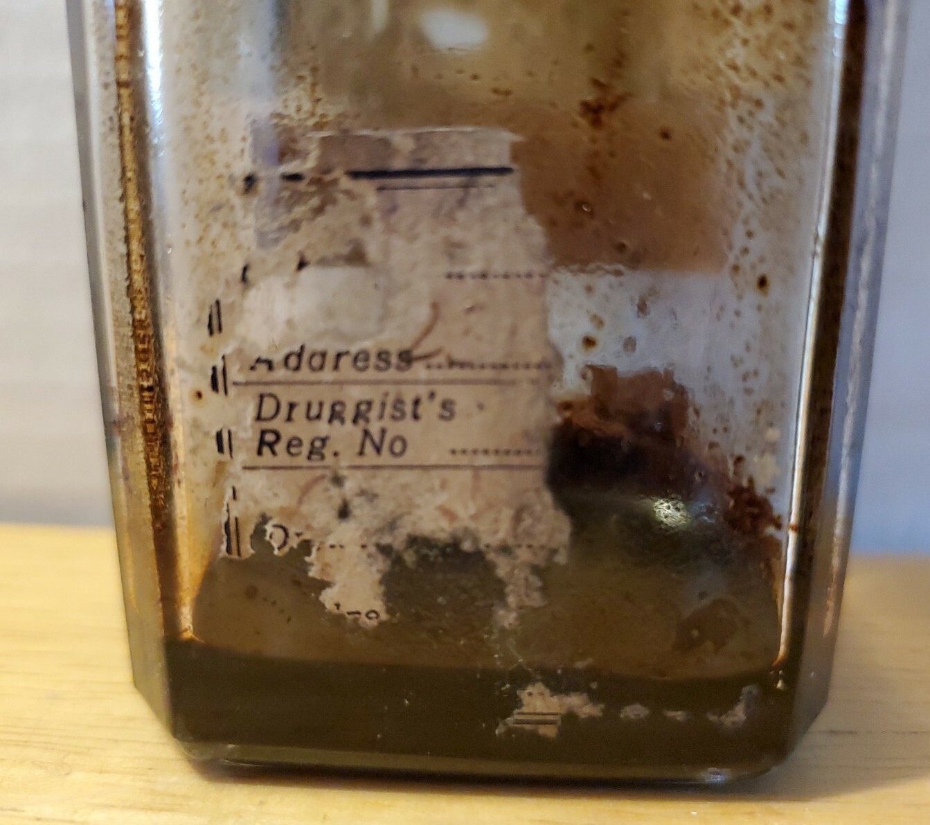 1944 PURITAN DRUG CO. LOUISVILLE KENTUCKY 4 oz COUGH SYRUP BOTTLE DR. HAWKINS