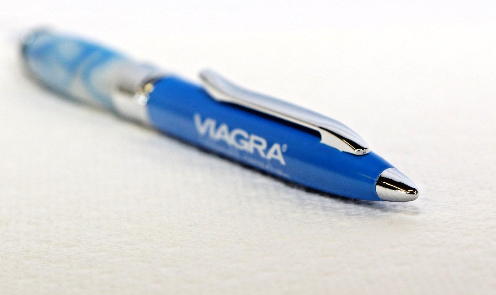 2 Heavy Metal Viagra Pens Blue Vien Marble Gripper ( New in Sleeve )
