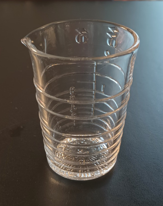 VTG 3 OZ. GLASS MEASURING BEAKER ~ 3″ High, P & H Company, Worcester, MA