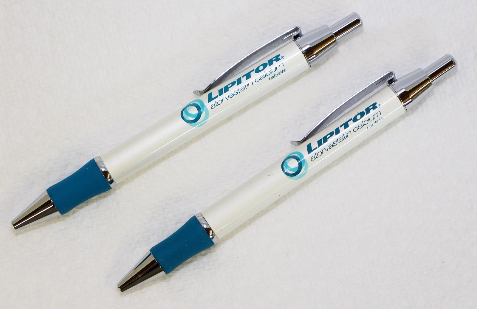 2 Lipitor Pharmaceutical Heavy Metal Beautiful Pens New in Sleeve