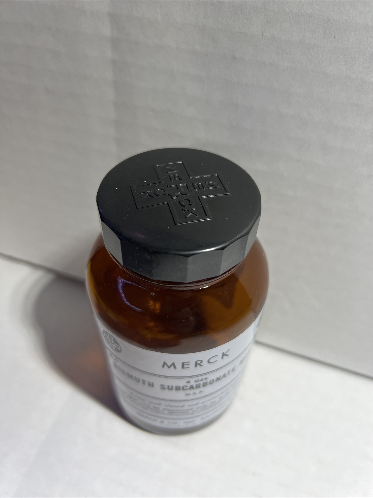 Vintage Merck & Co Amber Pharmacy Medicine Bottle Bismuth Subcarbonate EMPTY