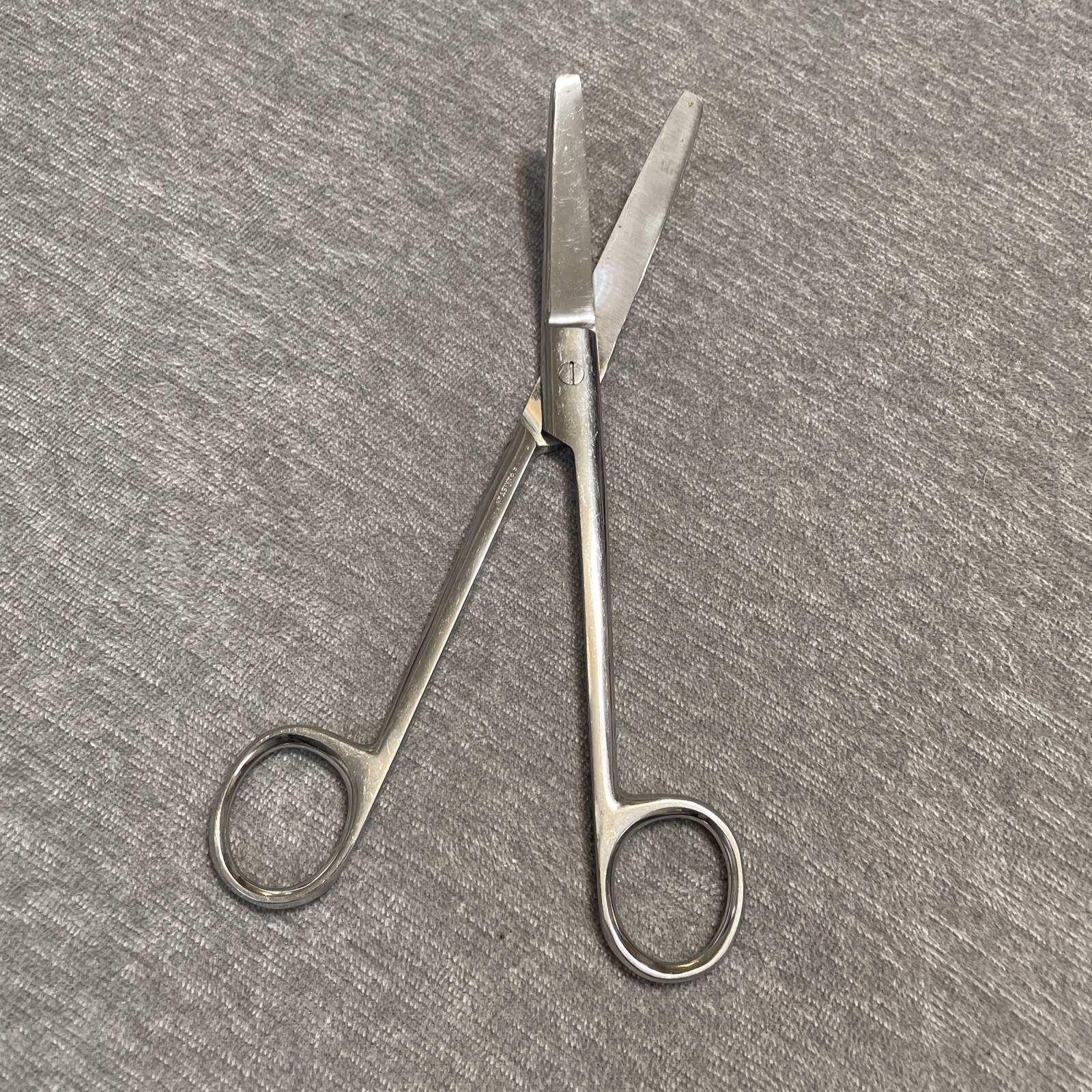 VINTAGE COLLECTIBLE Medical Scissors 7″ MADE IN USA Compton Bent Angled Surgical