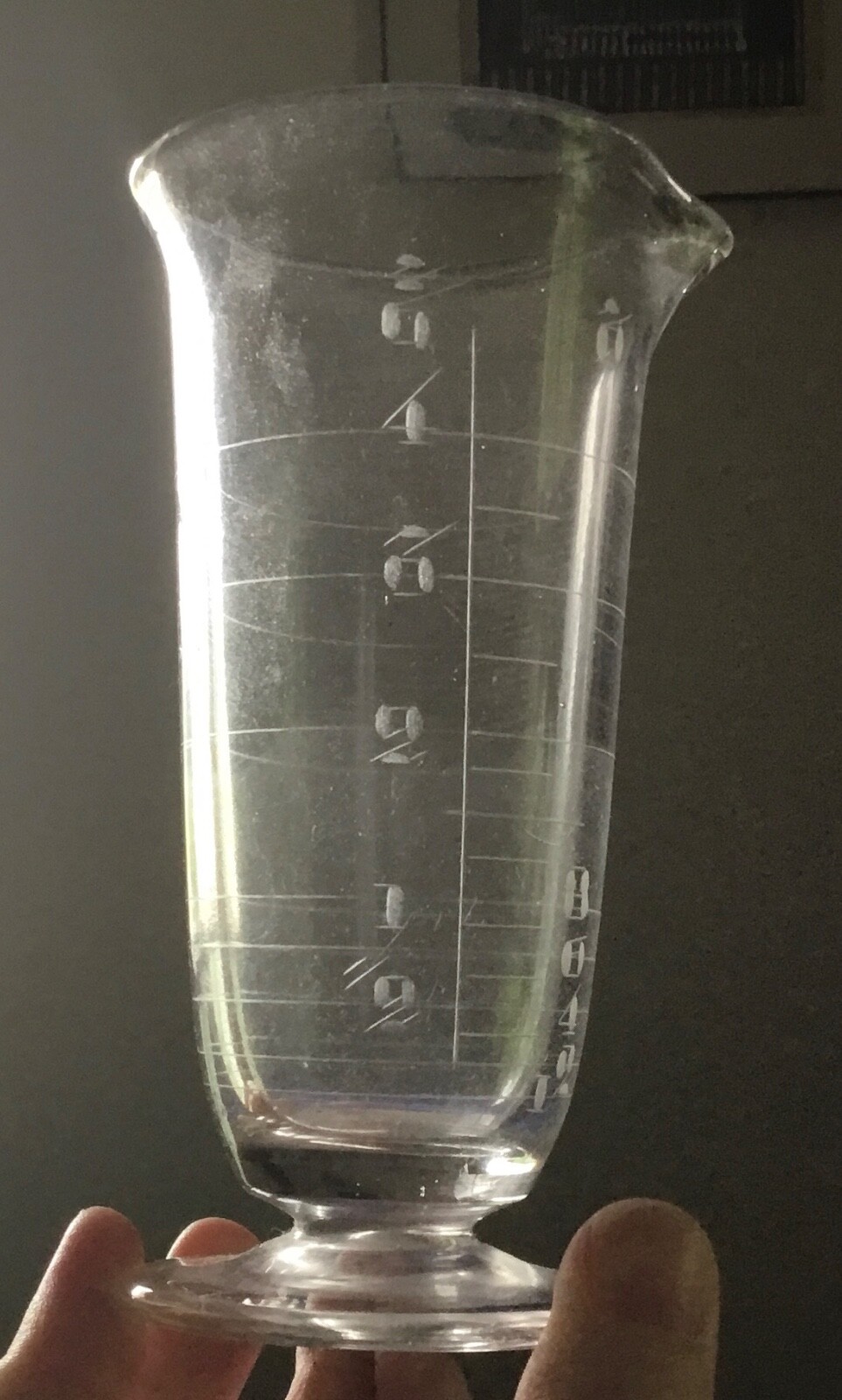 Clear Glass GRADUATED CYLINDER – FGC pharmacy drug store tulip shape 5.5in