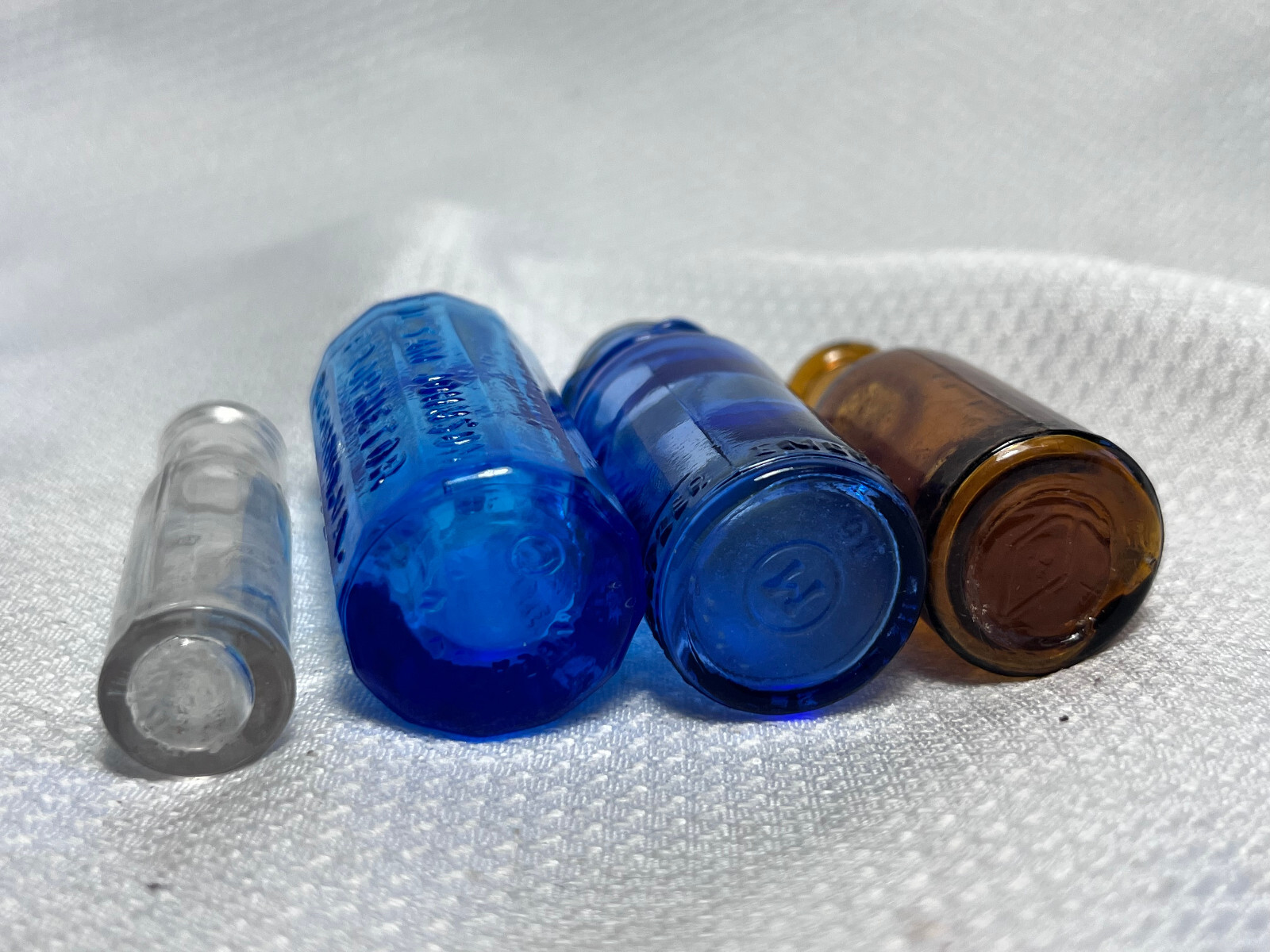 Vtg Blue Brown & Clear Drug Store Pharmaceutical Mini Decorator Lot Of 4 Bottles