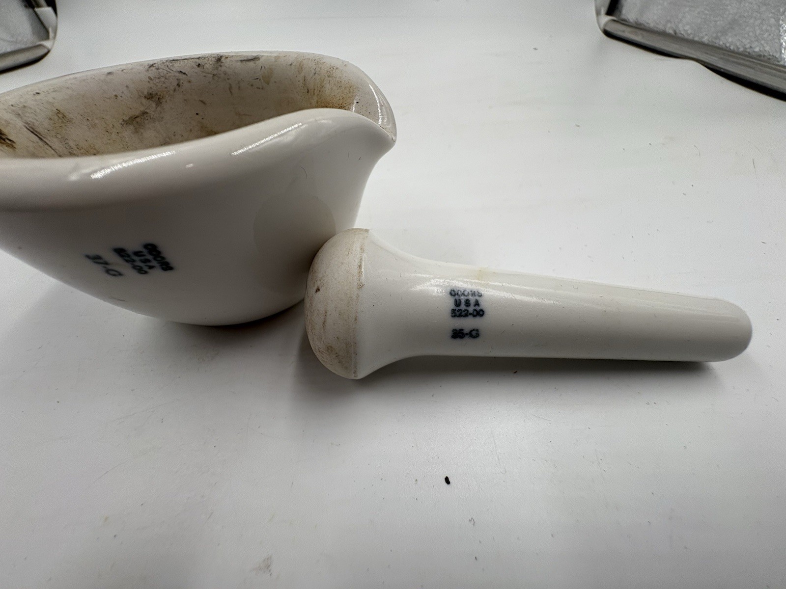 Vintage Mortar and pestle Coors 522-000, vintage and in good shape