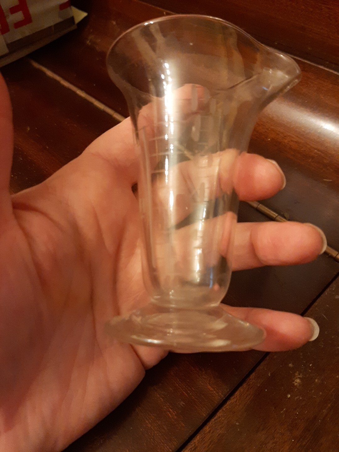 Vintage 8 Oz Etched Glass Apothecary Pharmaceutical Graduated Footed Beaker O75