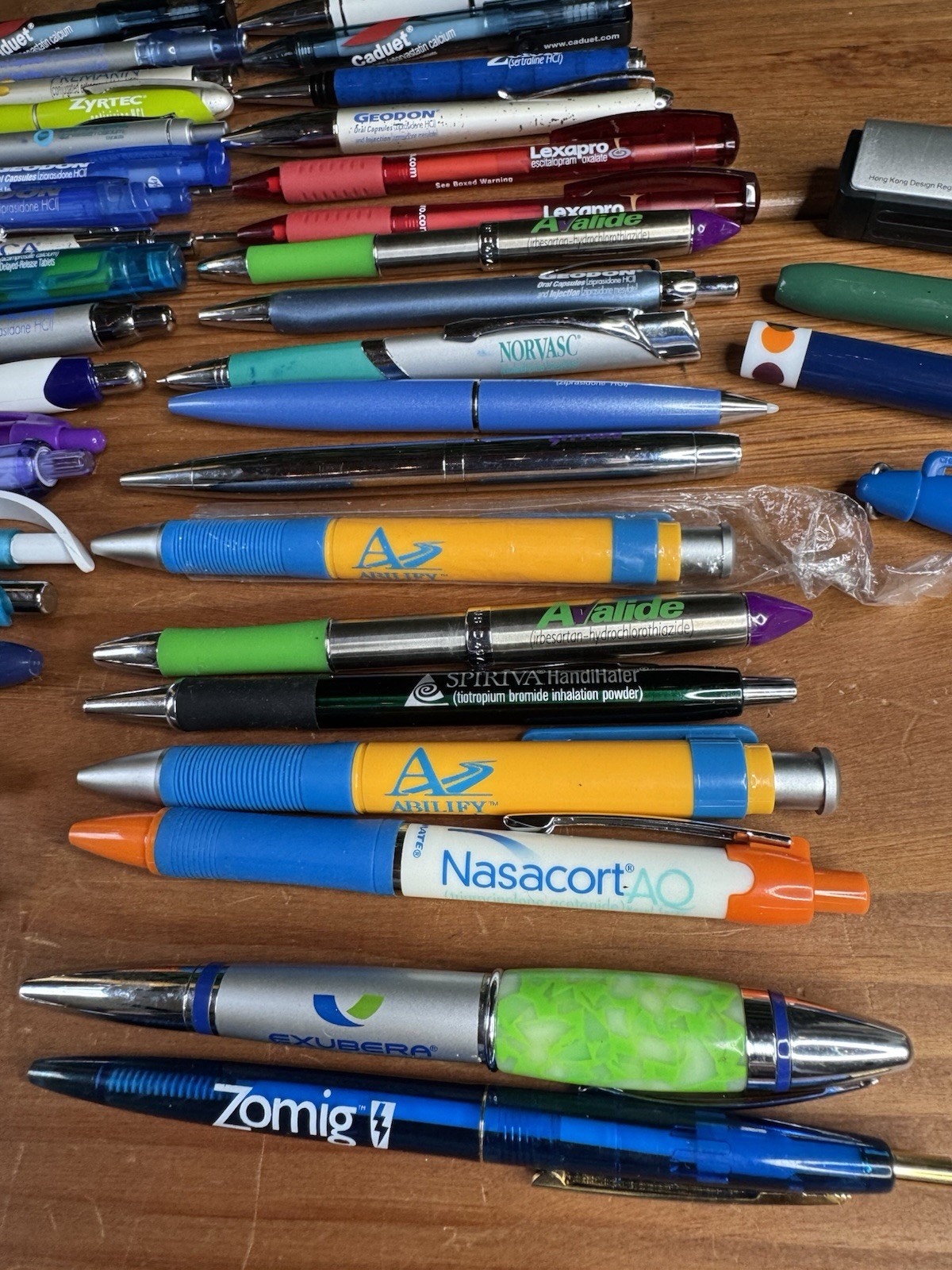 Lot 38 Pharmaceutical Advertising Pens Lyrica Zyprexa Geodon + 3 Pen Lights