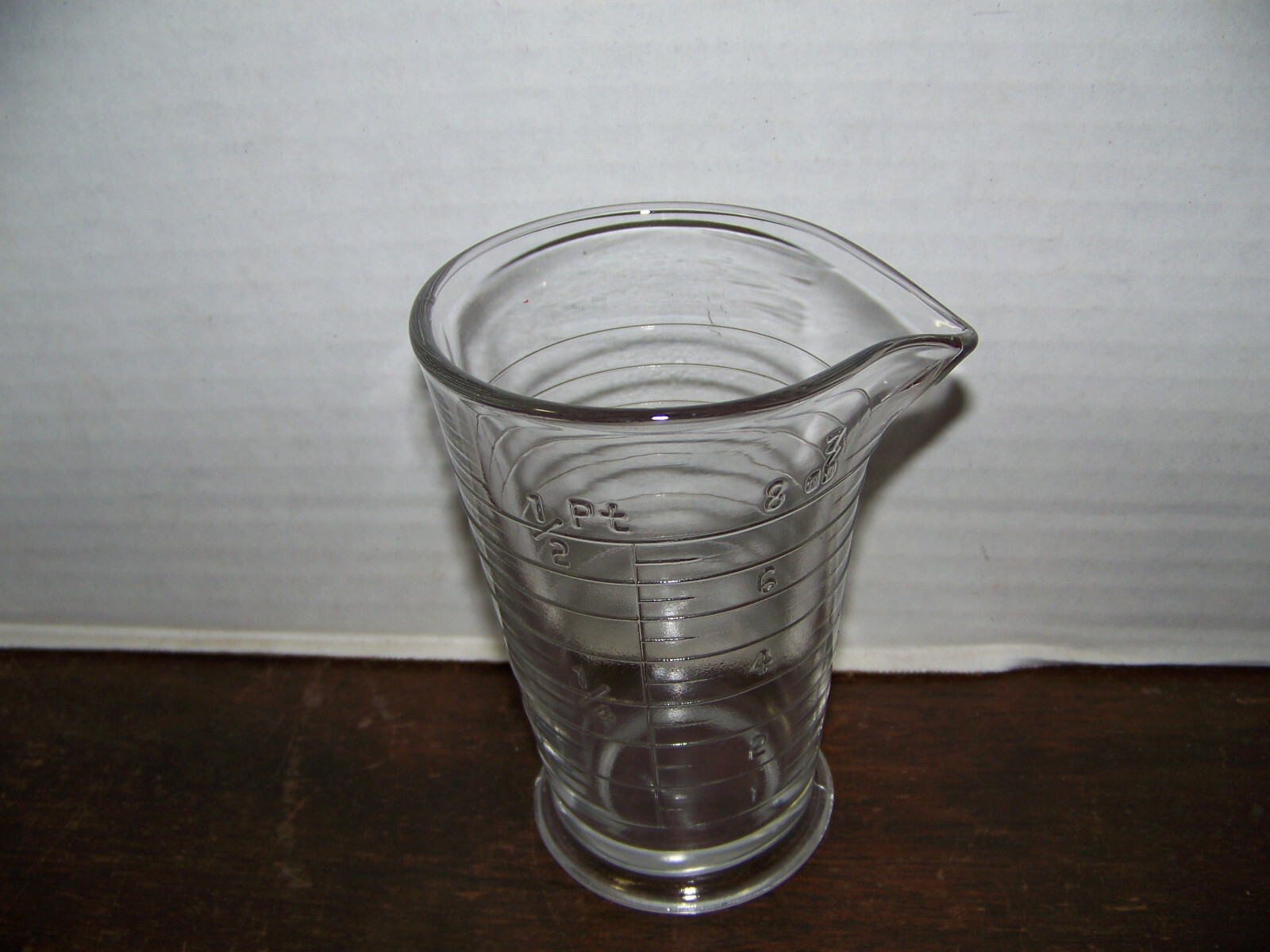 Apothecary Pharmacy Footed Measuring Beaker pharmacy Glass pour spout 8oz 5″