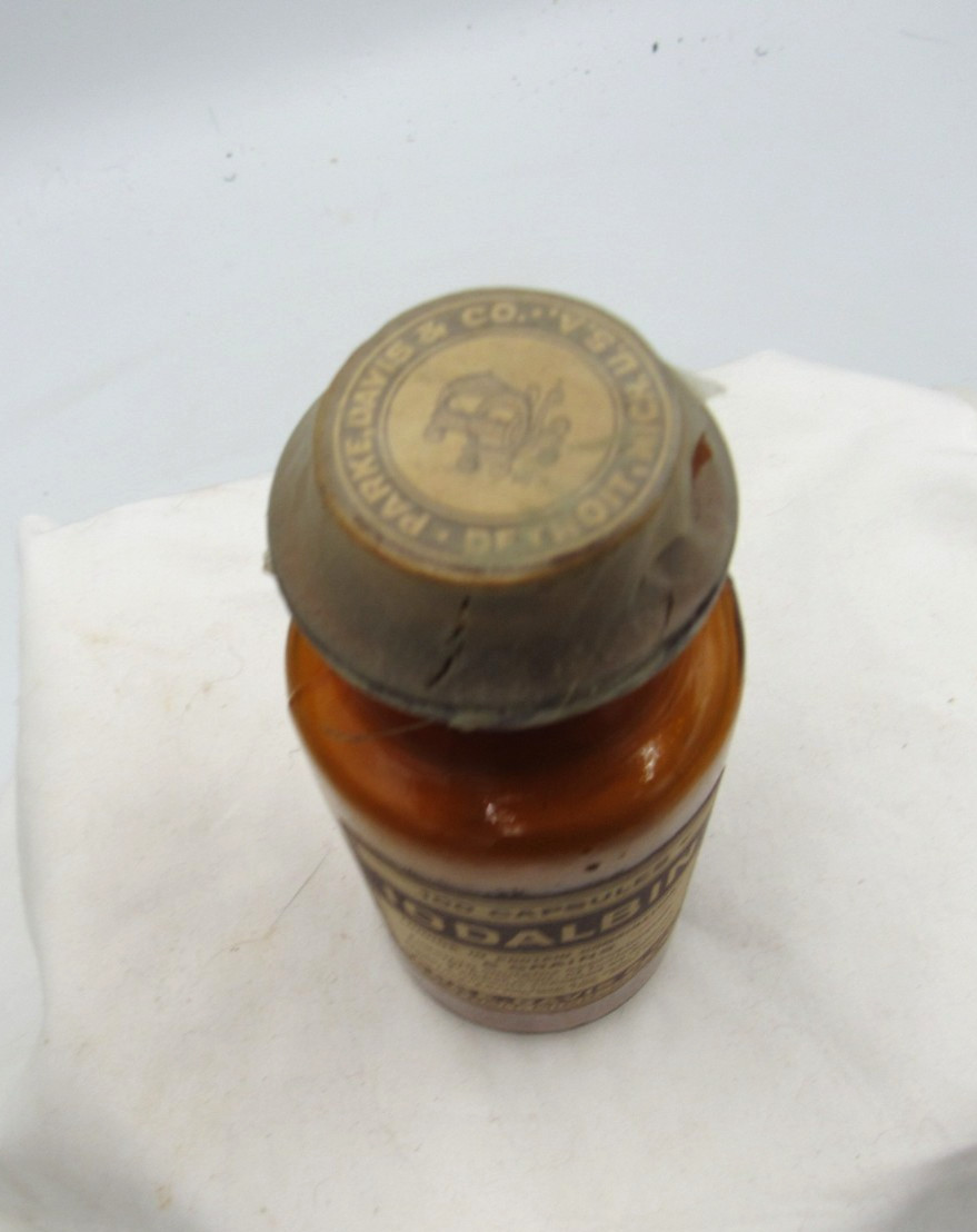 BW – 1890’s Parke, Davis & CO IODALBIN Detroit Mich 5 ” Medicine bottle