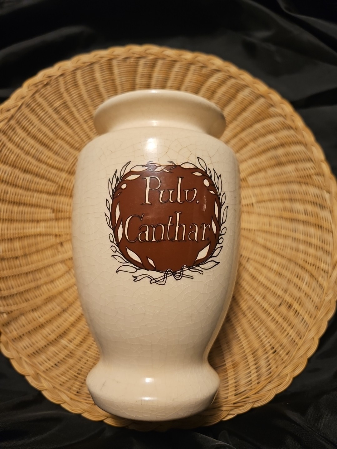 VINTAGE – Eli Lilly Pulvules Canthar Apothecary Pharmacy Crock Jar Vase No Lid