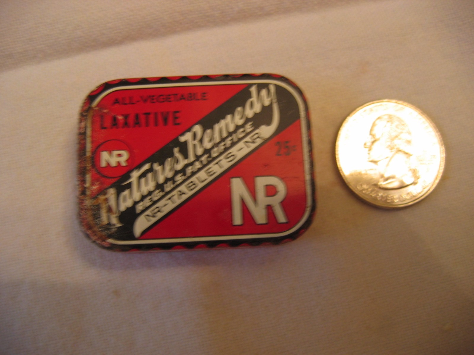 Vintage Tin NR NATURES REMEDY Laxative Tablets Lewis-Howe Co St Louis Missouri