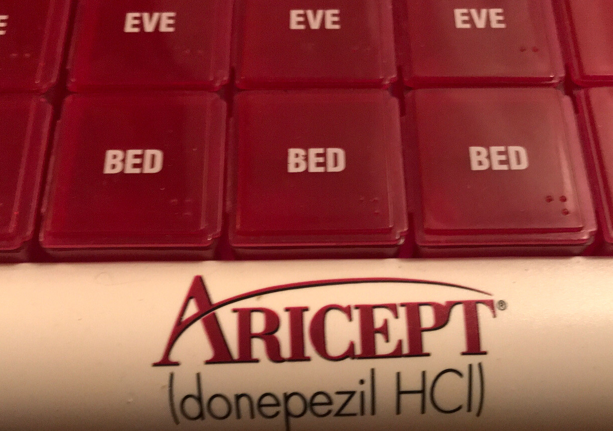 Aricept Pharmaceutical Drug Rep 7 Day 1 Week Pill Sorter Holder