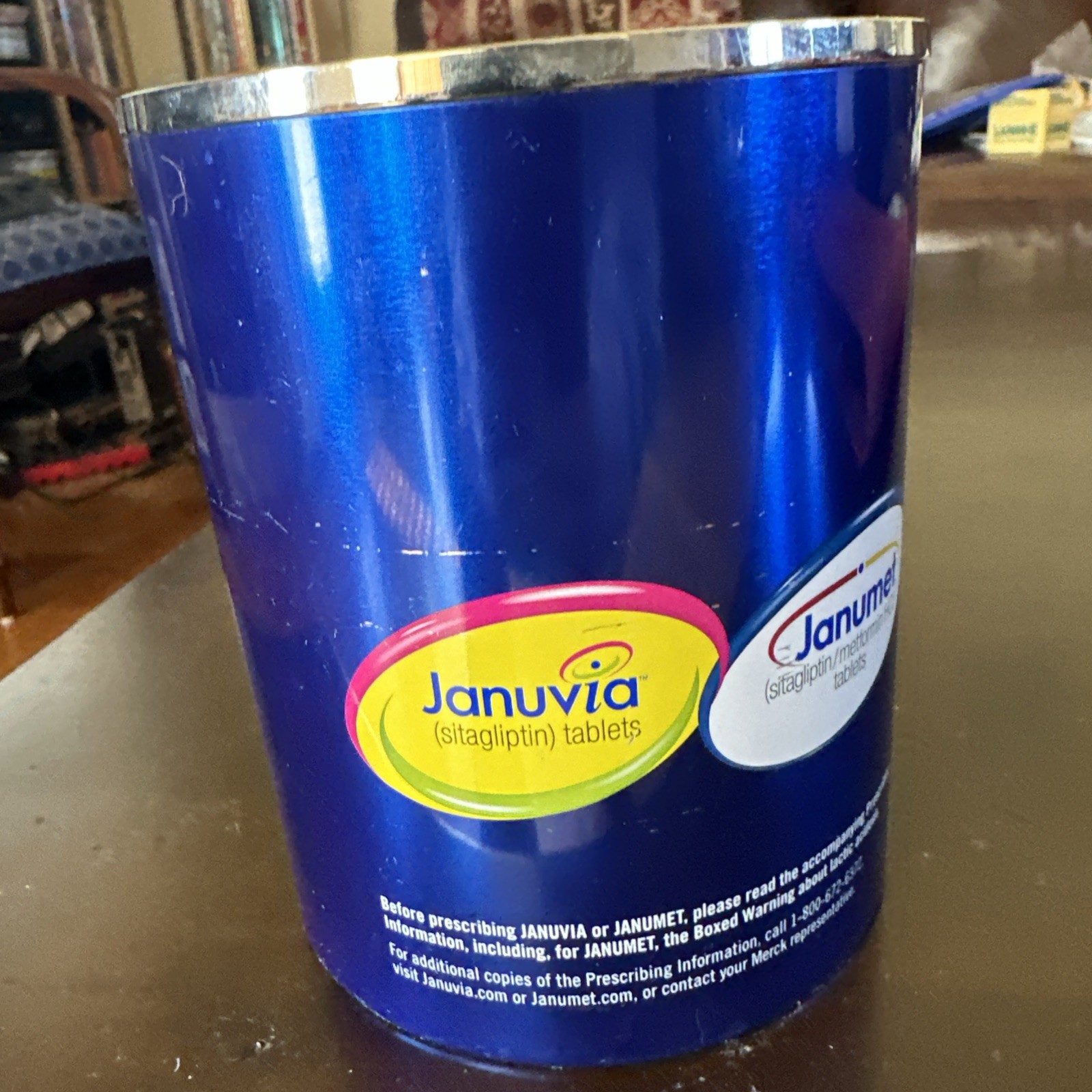 Januvia/Janumet collectible container with lid