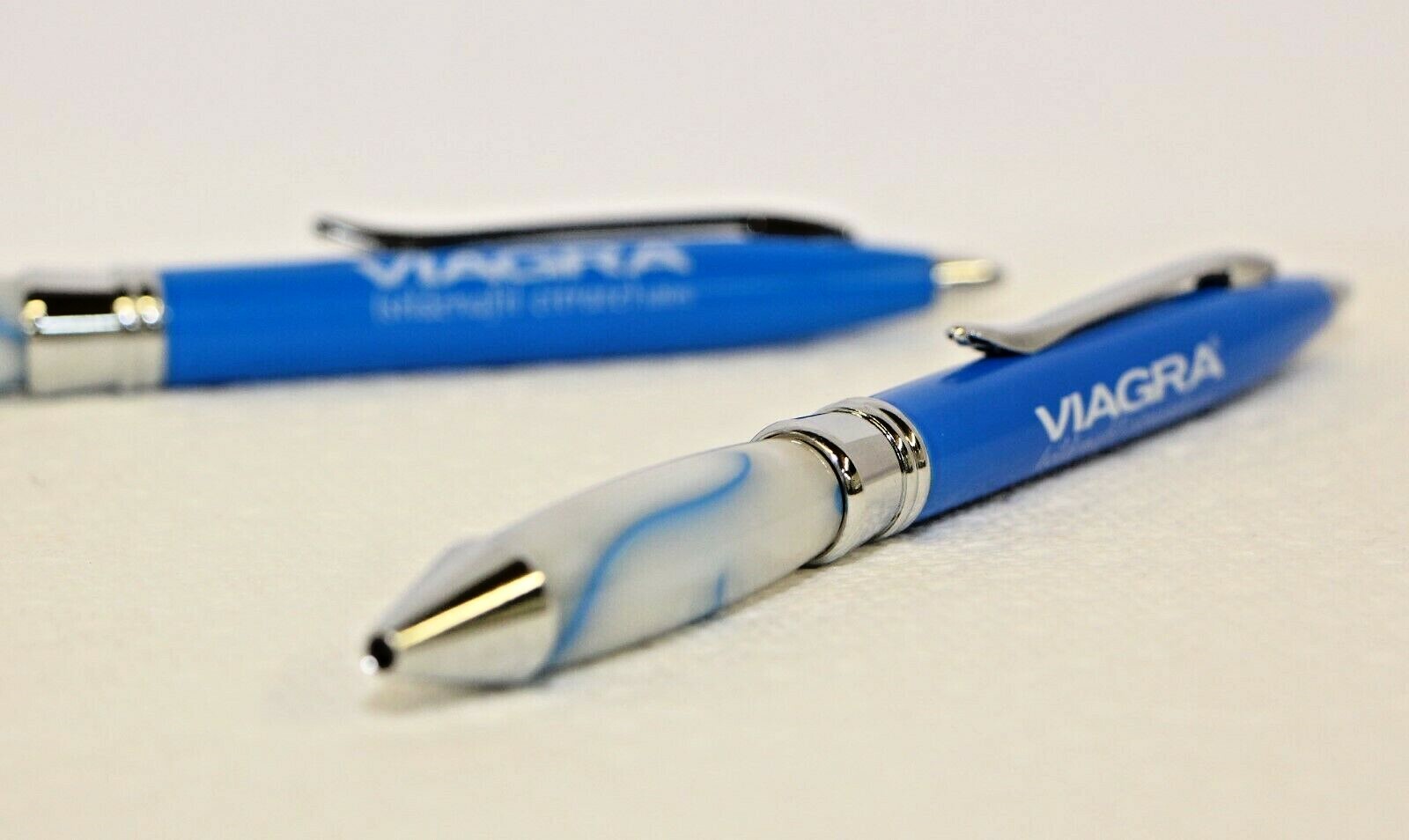 2 Heavy Metal Viagra Pens Blue Vien Marble Gripper ( New in Sleeve )