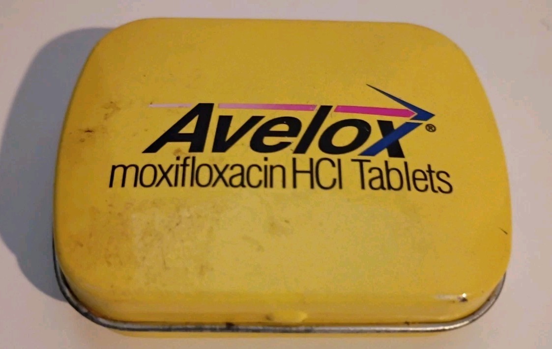 Vintage Avelox Yellow Advertiseing Hinged Tin Metal Mint Box 2.5″ x 2″ x .75″