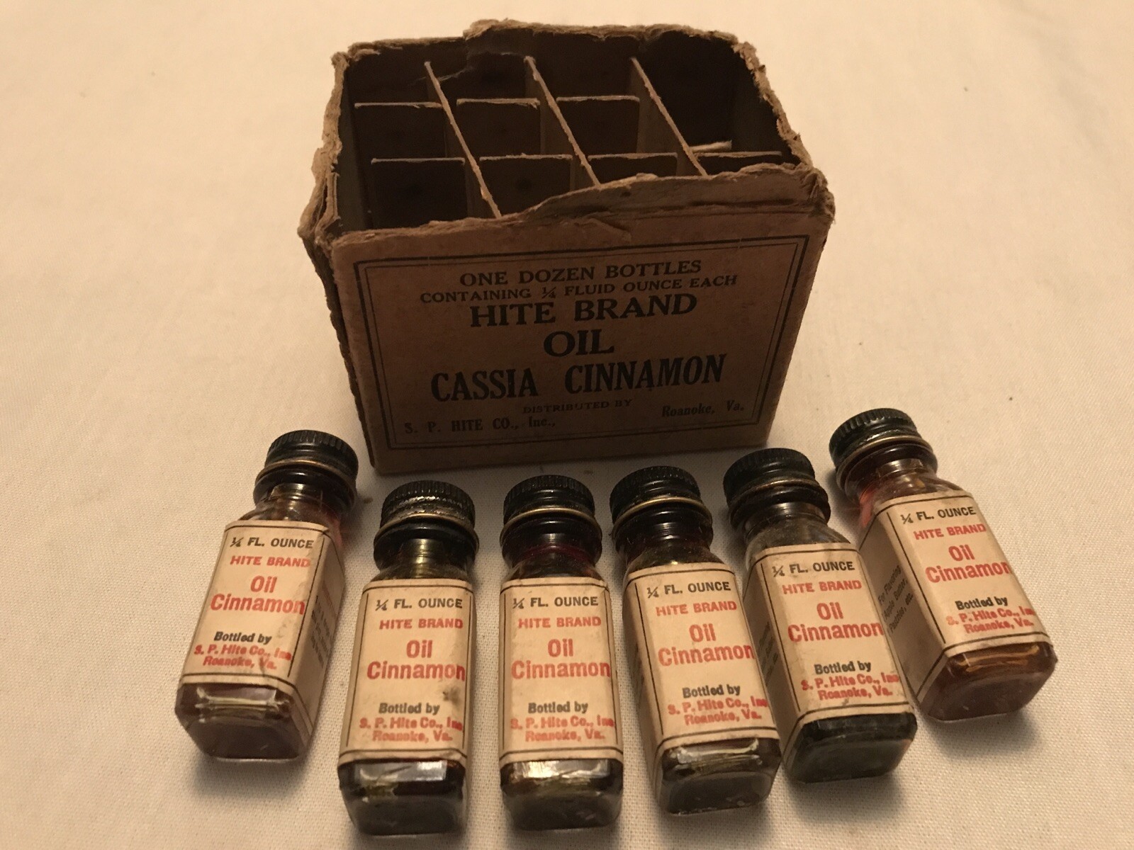6 Original Vintage HITE BRAND Oil Cassia Cinnamon Full Bottles In Original Box