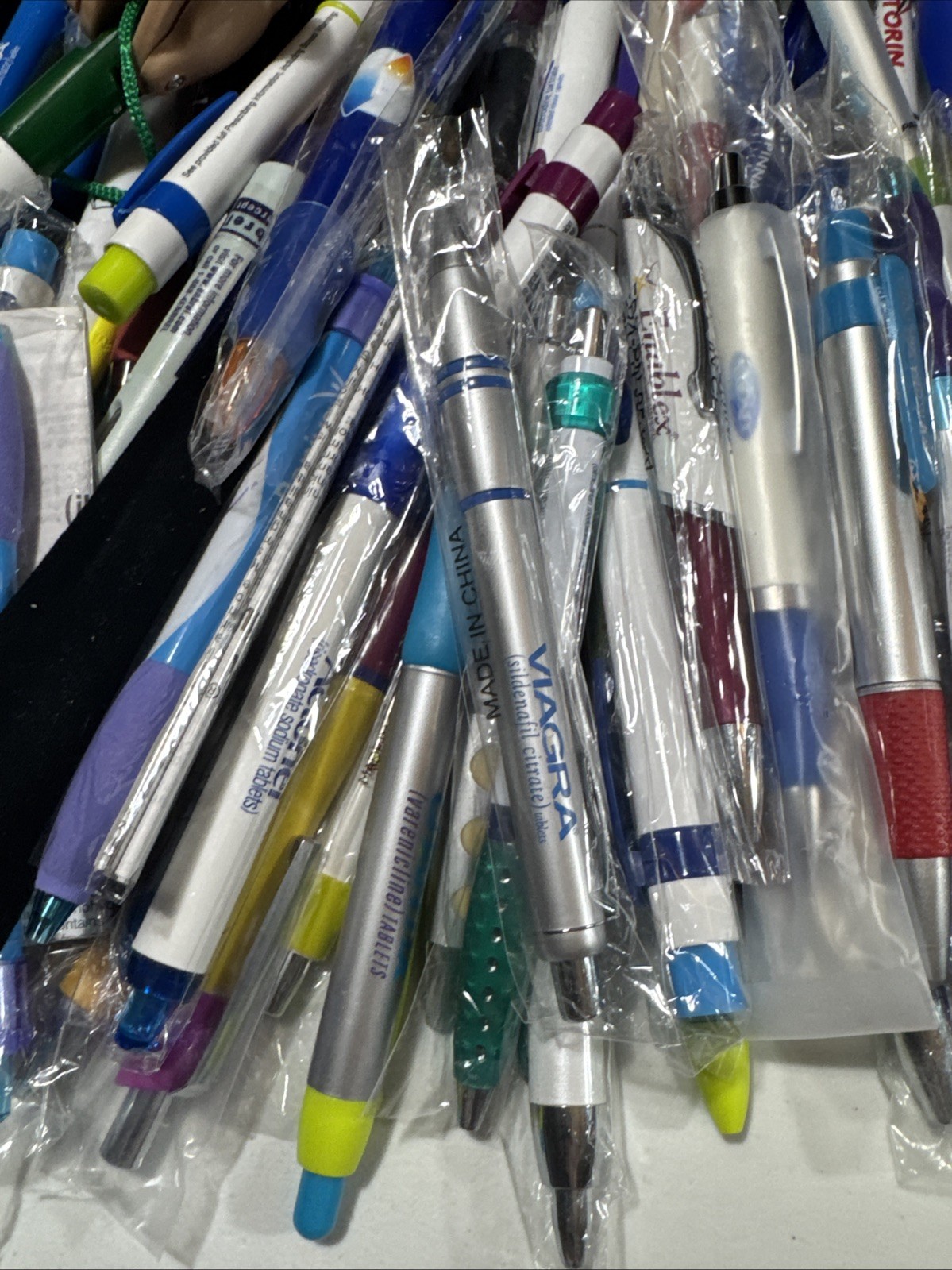 Lot 150 Pharmaceutical Drug Rep Pens!! Many New In or Out of Wrappers, Most Work