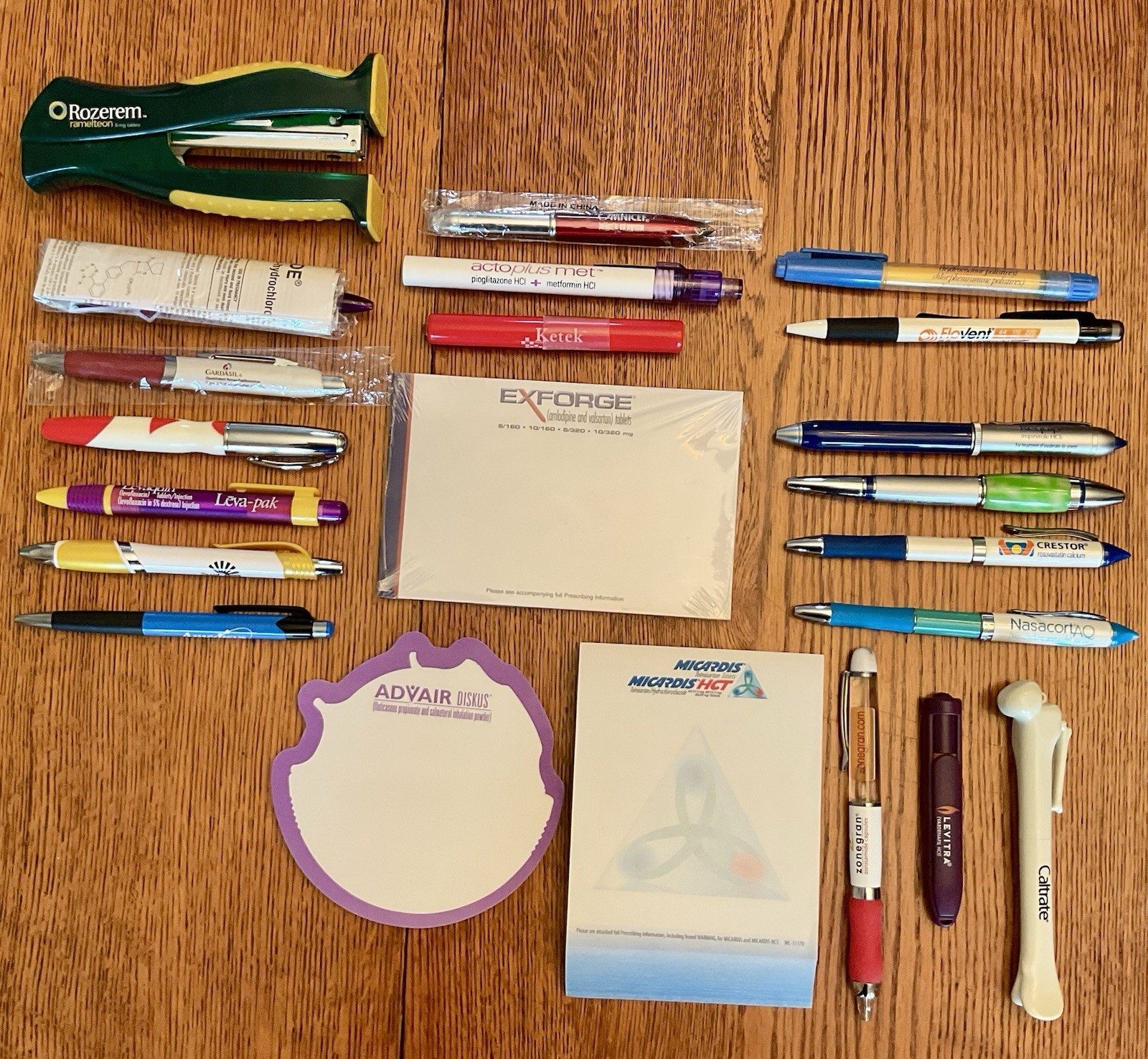 Pharmaceutical Drug Rep Lot of 23 – Metal Pens Penlights Note Pads Stapler