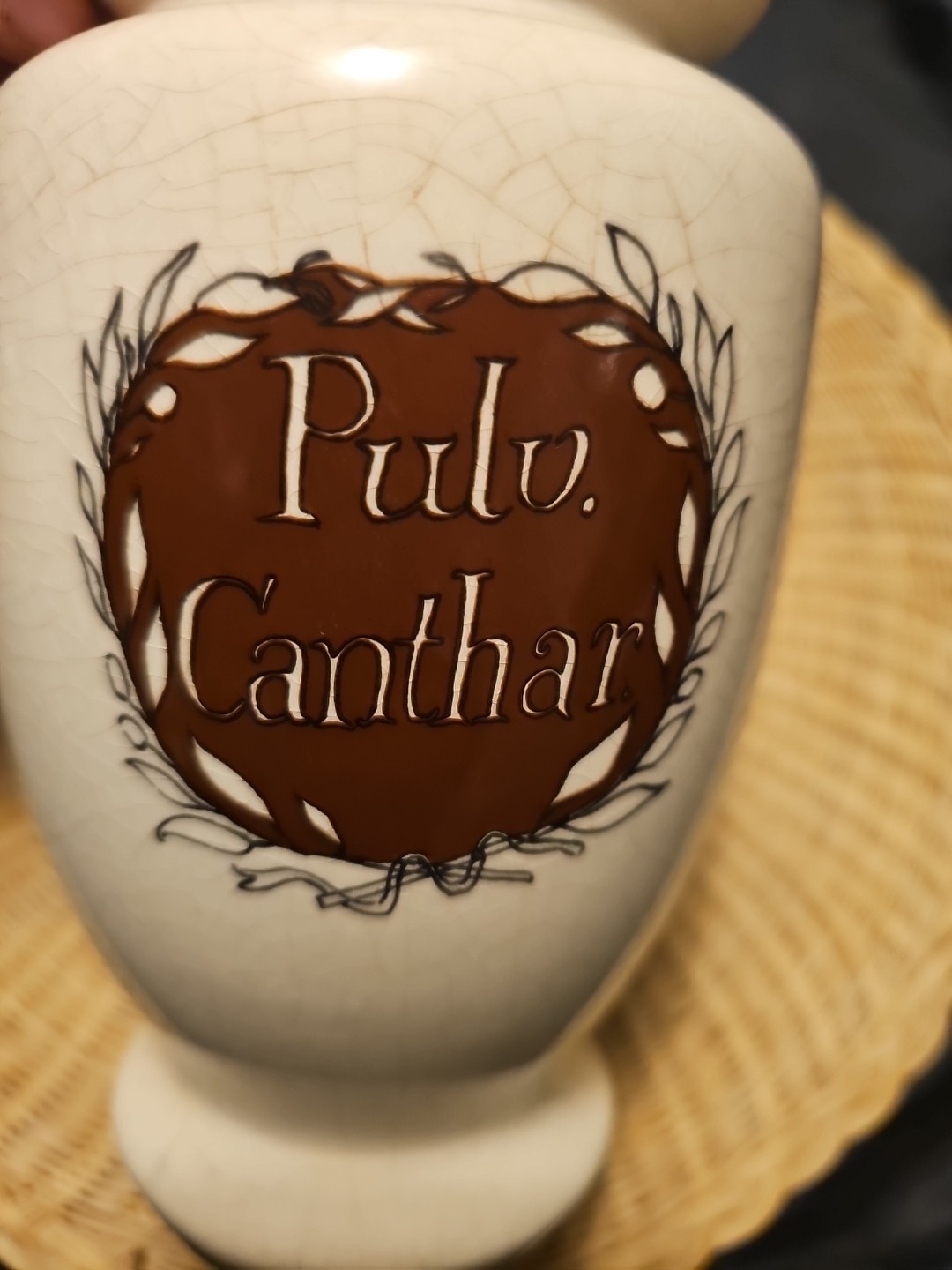 VINTAGE – Eli Lilly Pulvules Canthar Apothecary Pharmacy Crock Jar Vase No Lid
