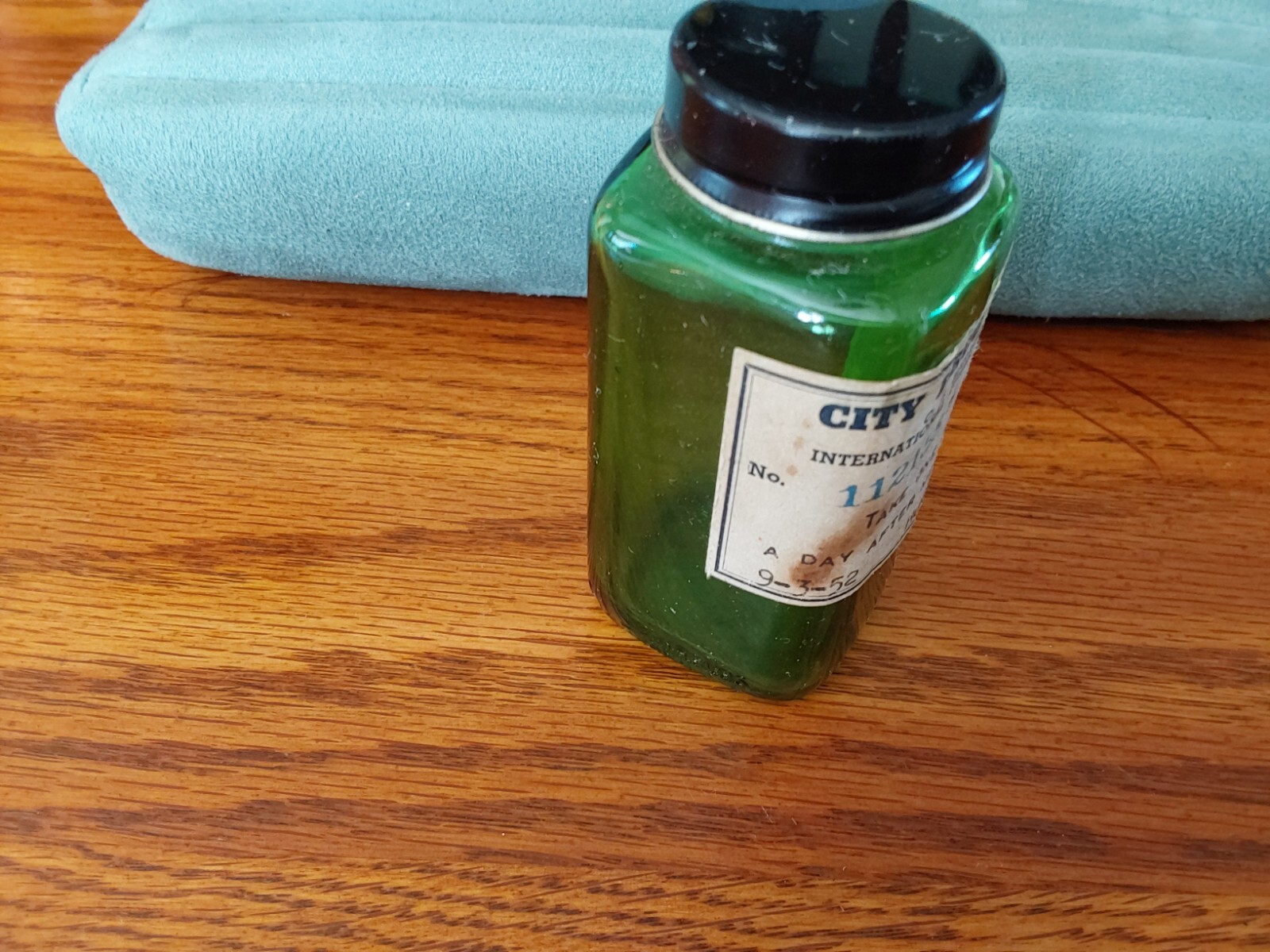 VTG Green Glass Prescription Bottle 1952 CITY DRUG STORE INT. Falls, Minnesota