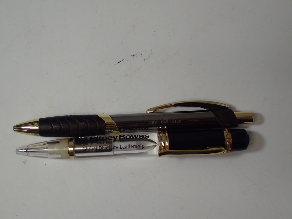 (18) High-End Pharmaceutical & More Advertising Pens Plastic & Metal Some Lights