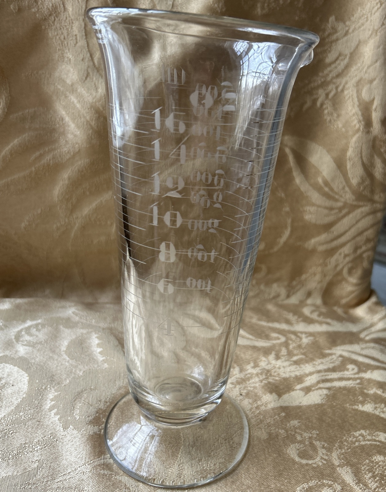 Vintage ETCHED GLASS FOOTED 16 oz 500 cc graduated chemistry BEAKER APOTHECARY